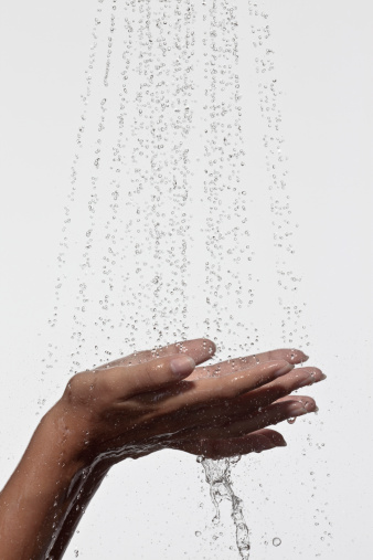 holding-hands-under-shower