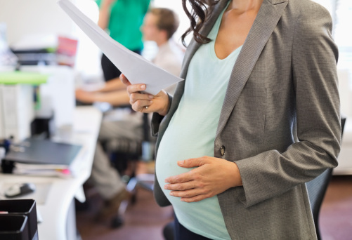 pregnant-businesswoman