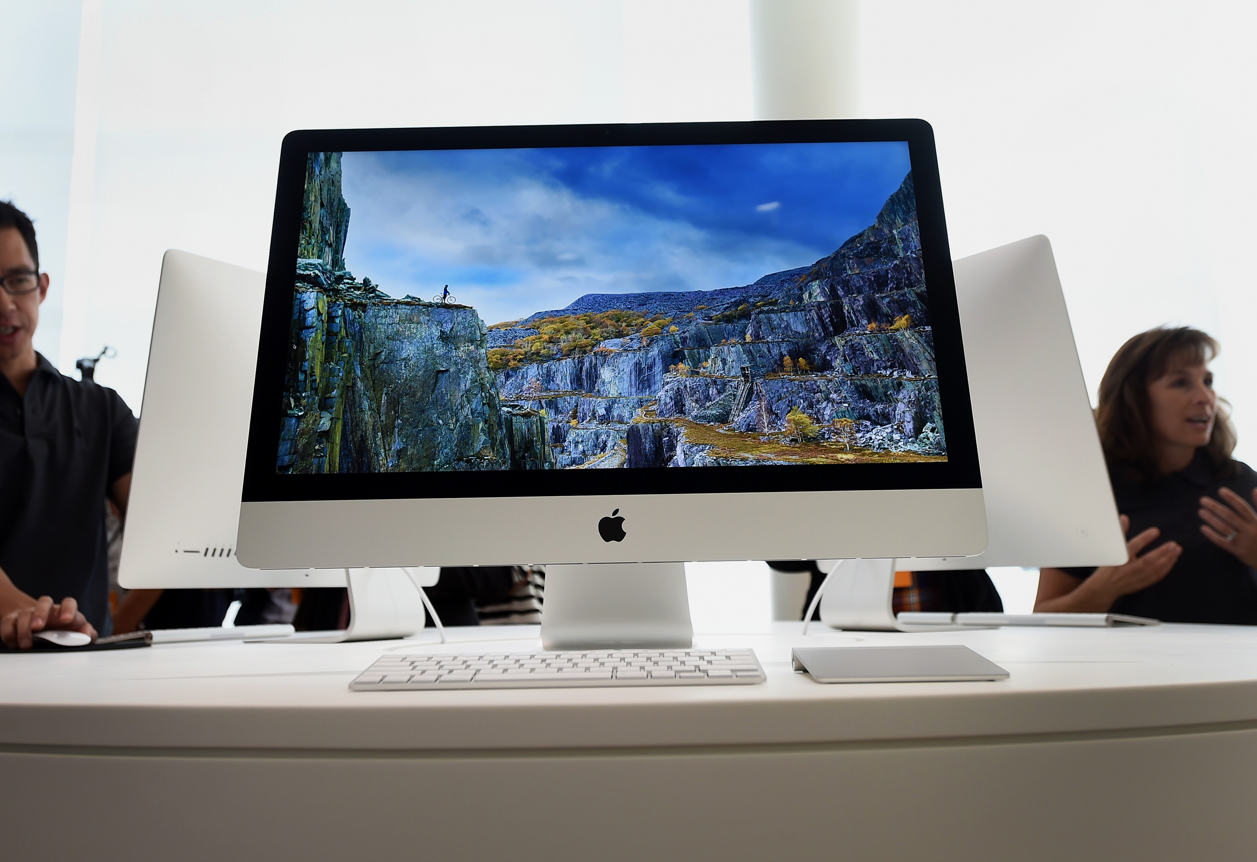 The 27-inch Apple Inc. iMac computer with 5K retina display is displayed after a product announcement in Cupertino, California, U.S., on Thursday, Oct. 16, 2014. (Bloomberg—Bloomberg via Getty Images)