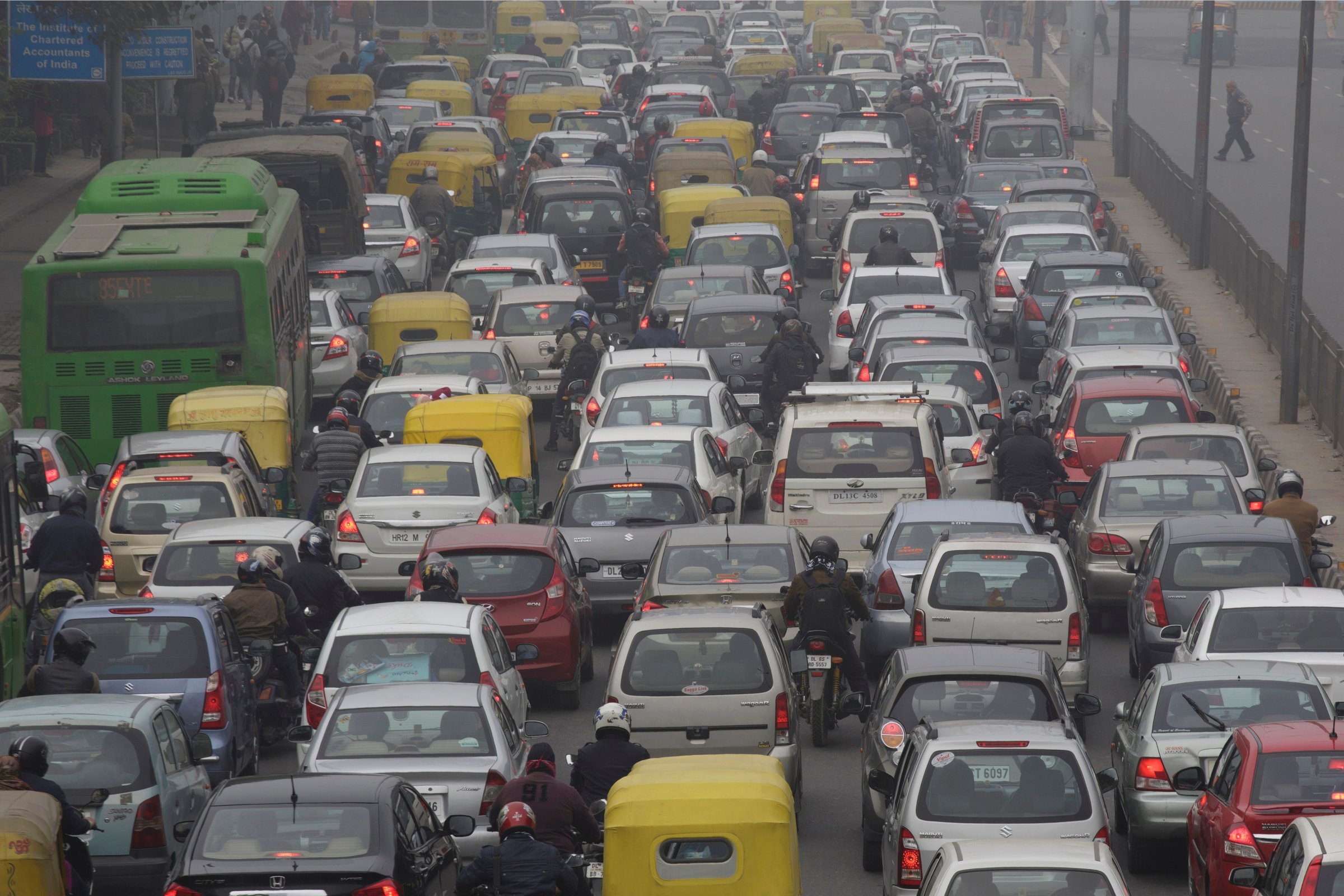 Traffic make way in haze mainly caused by air pollution in Delhi, India on January 20, 2014. Air pollution in India exceeds that of China as diesel fuel subsidies encourage ownership of polluting vehicles. (Kuni Takahashi/Bloomberg)