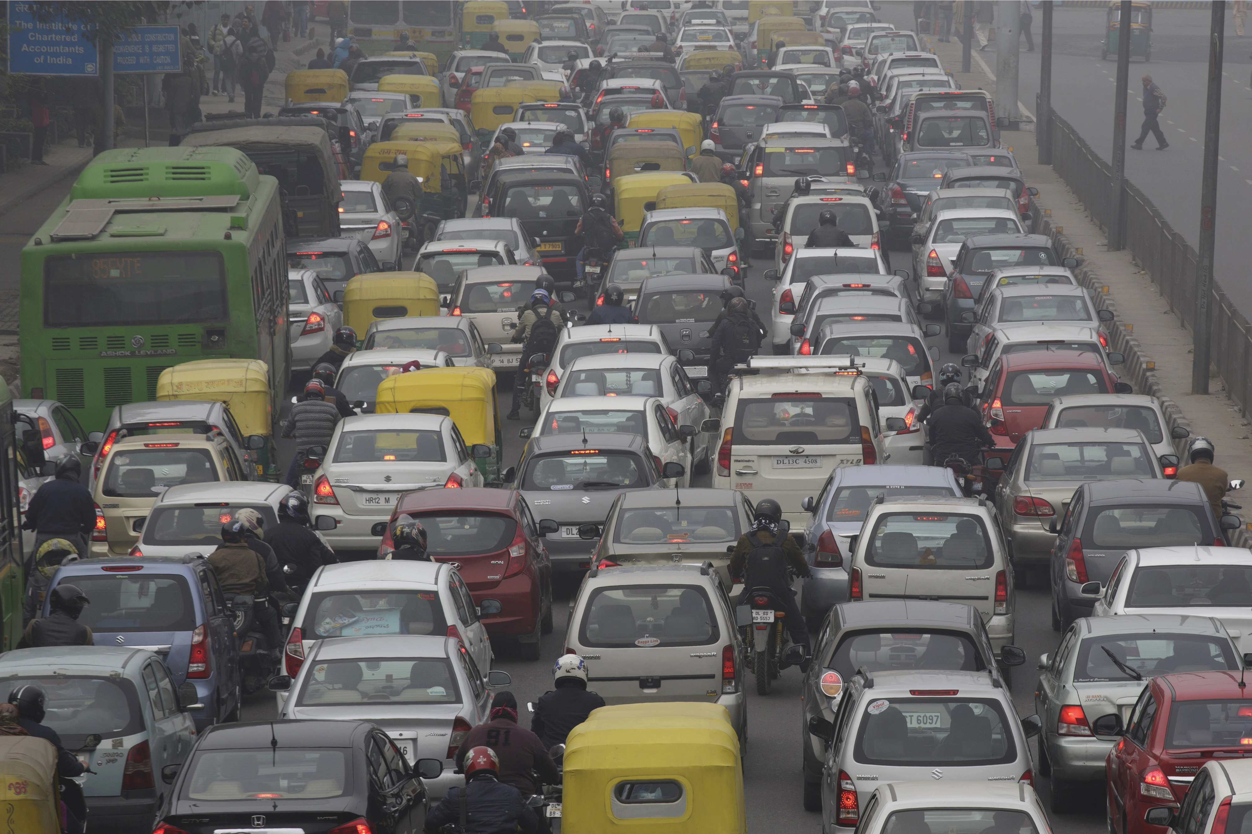Traffic make way in haze mainly caused by air pollution in Delhi, India on January 20, 2014. (Kuni Takahashi— Bloomberg Finance LP)