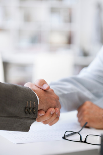businessmen-handshake-close-up