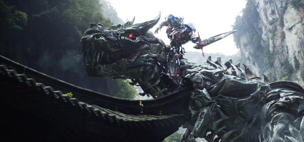 A scene from TRANSFORMERS: AGE OF EXTINCTION.