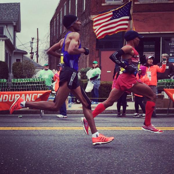 Elite Men just past the 10 mile mark. #BostonMarathon #BostonStrong http://t.co/bMgiyb0esP
