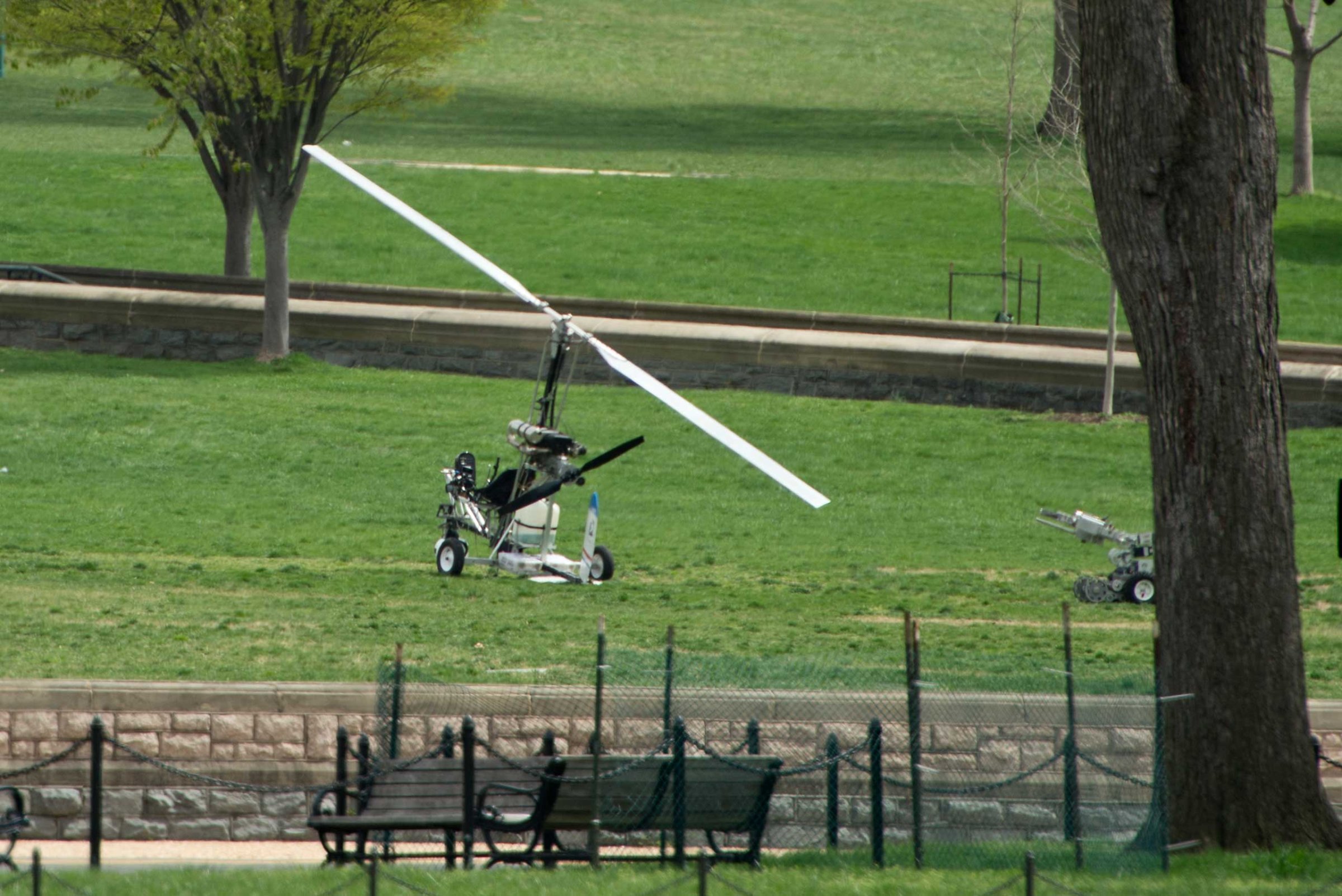 Gyrocopter lands at US Capitol