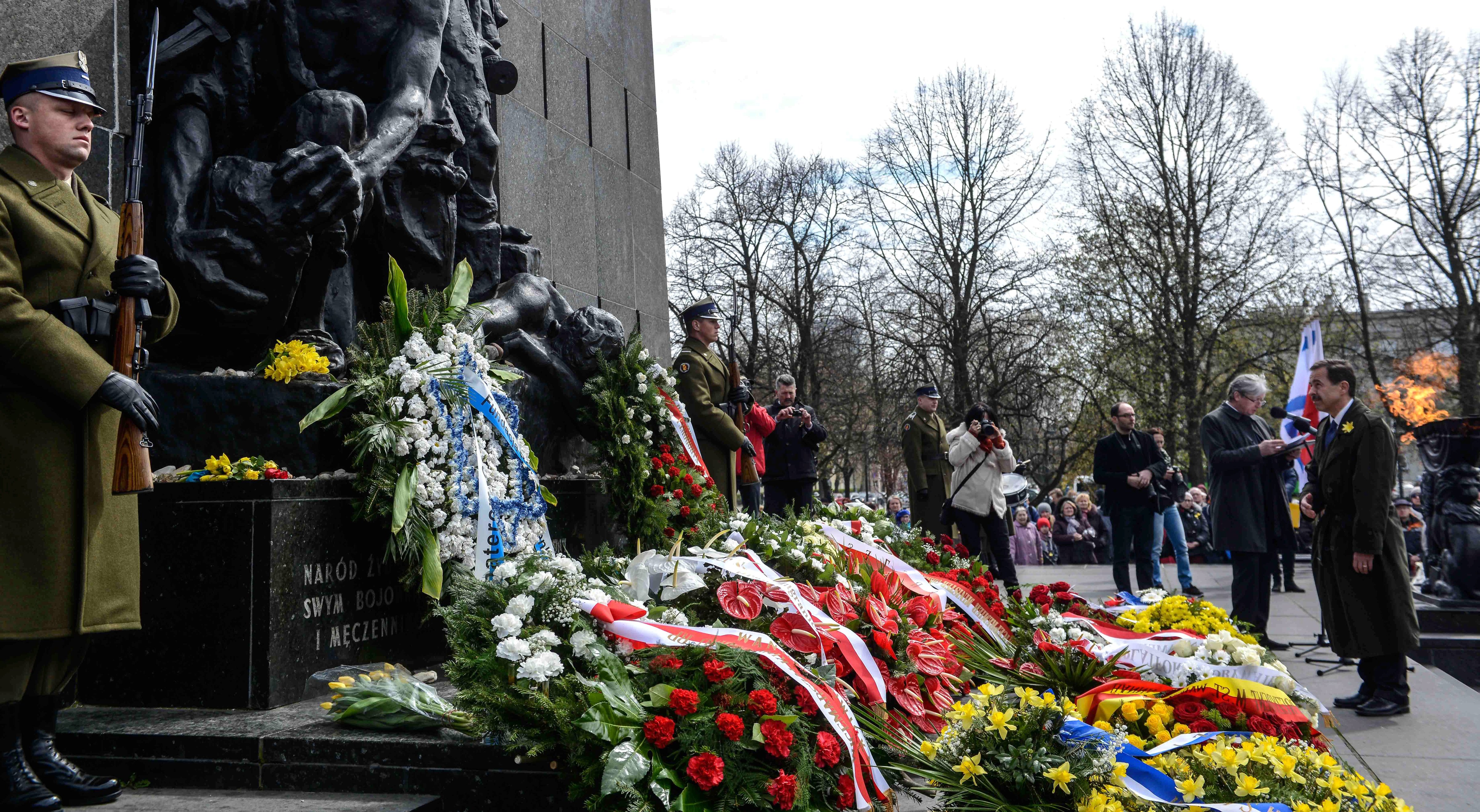 The U.S. ambassador to Poland, Stephen Mull, right, lays flowers at the Monument to the Ghetto Heroes in Warsaw on April, 19, 2015 (Jakub Kaminski—EPA)