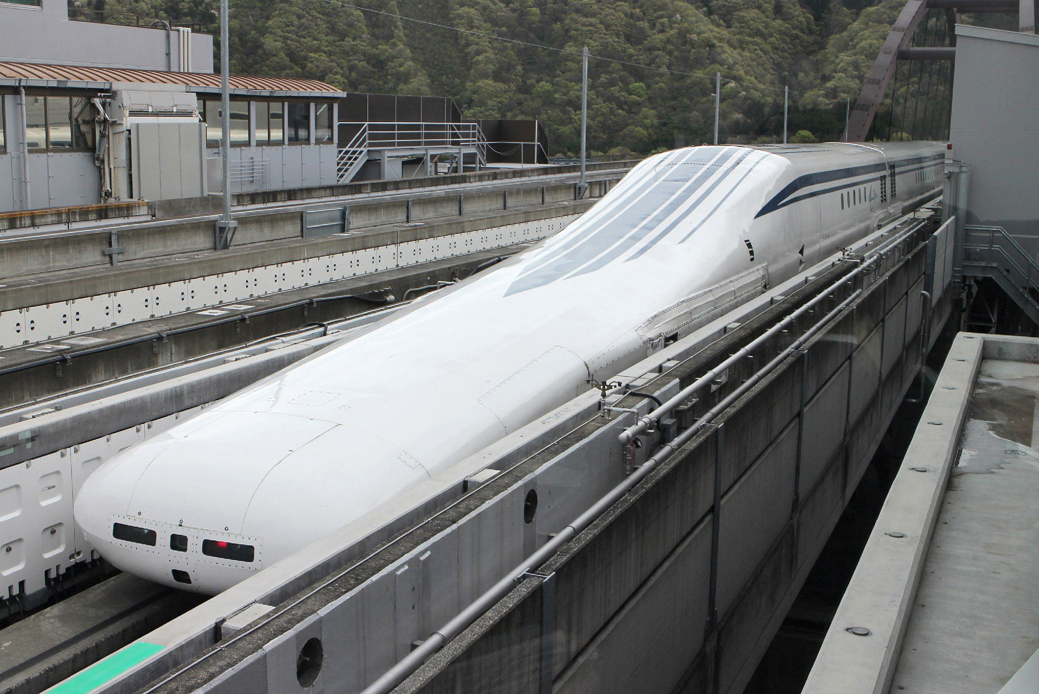 Central Japan Railway's seven-car maglev train returns to the station after setting a new world speed record in a test run near Mount Fuji  on April 21, 2015. (Jiji Press—AFP/Getty Images)