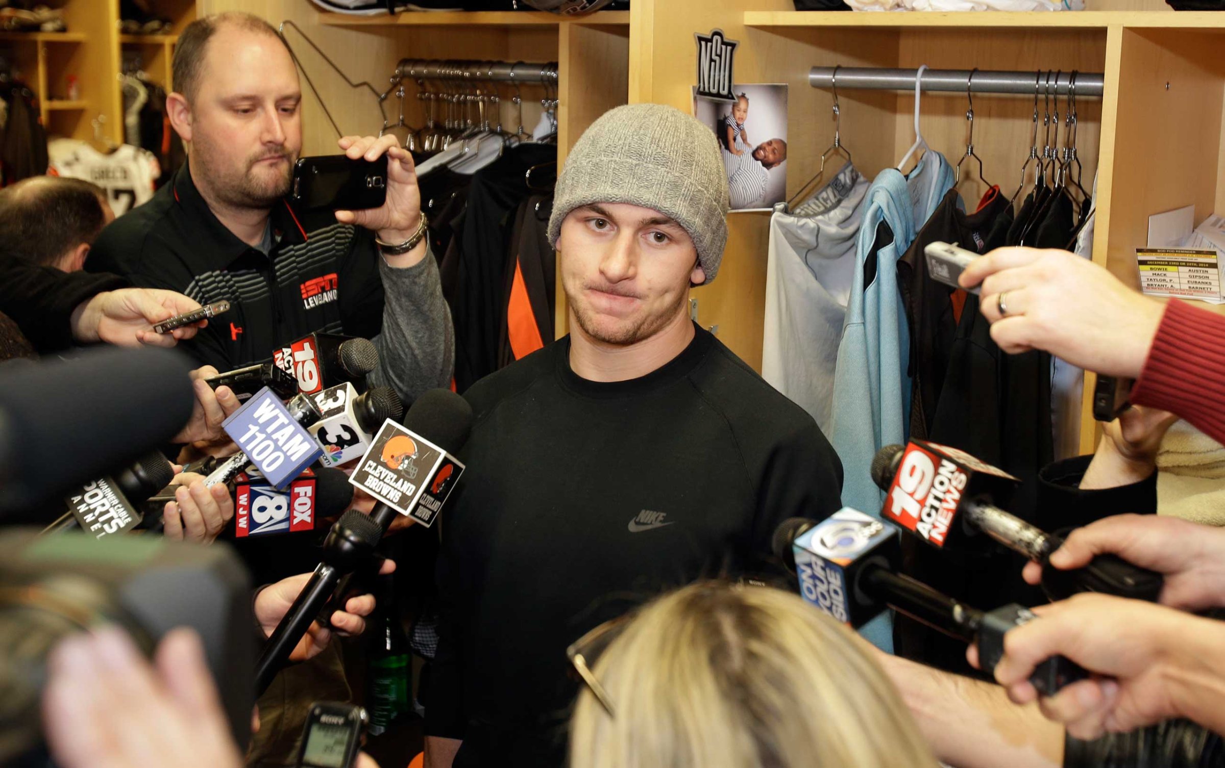Cleveland Browns quarterback Johnny Manziel talks with the media at the NFL football team's training camp, in Berea, Ohio, Feb. 2, 2015.