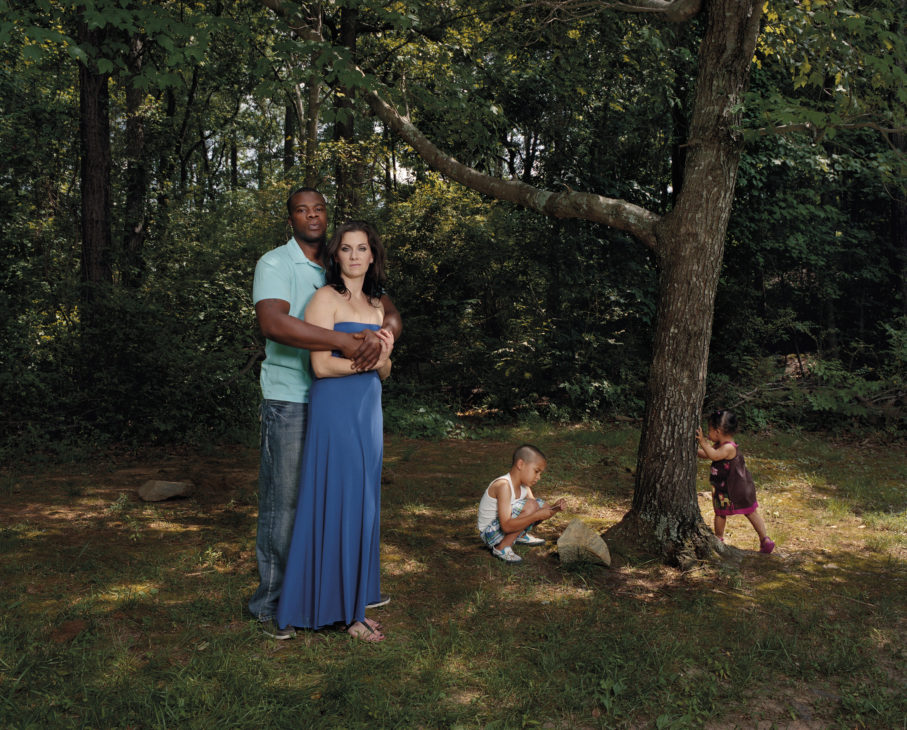 Anna with her husband and children, 2011 (Gillian Laub—courtesy Benrubi Gallery)