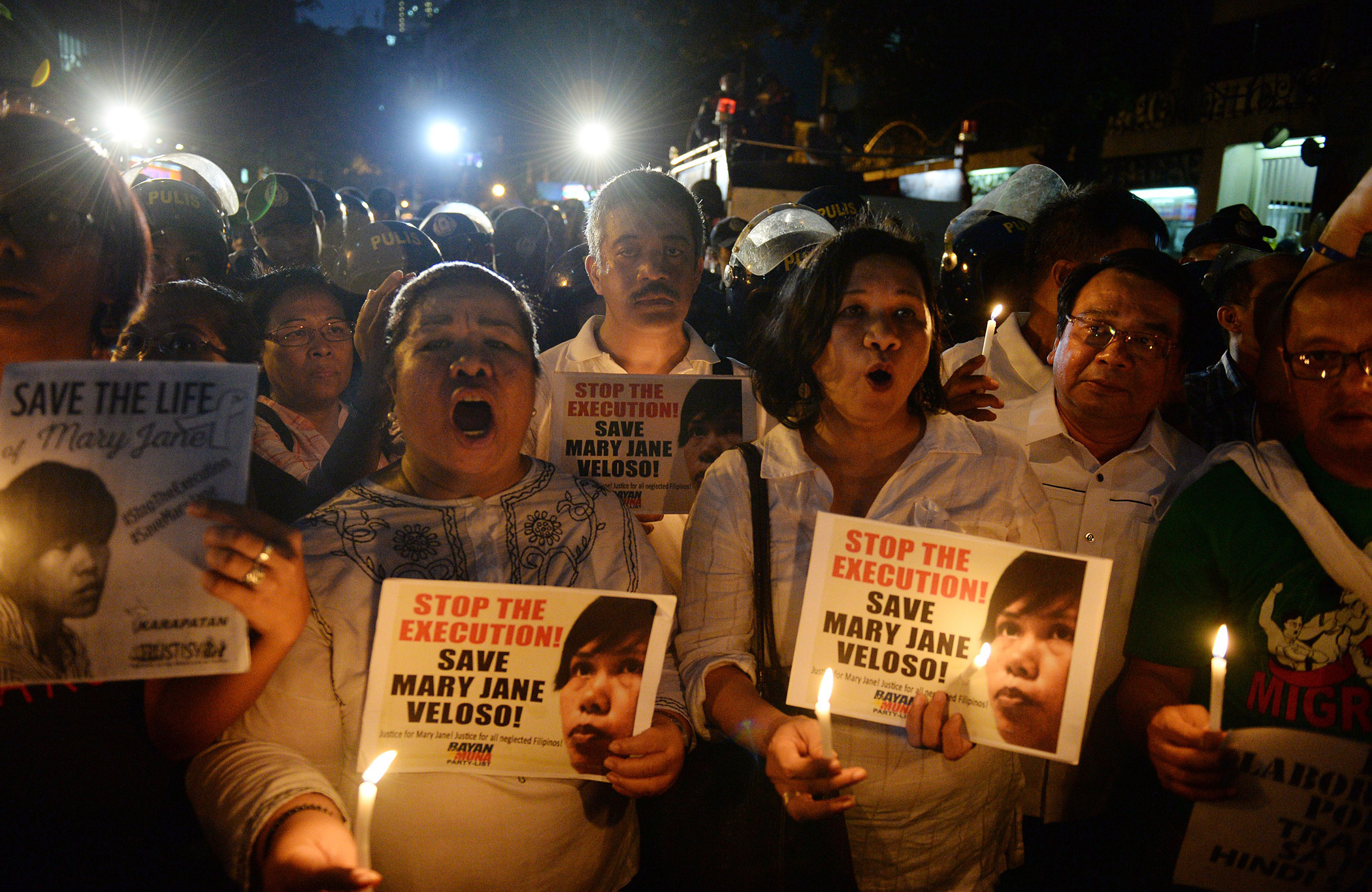 Activists hold candles and placards with portraits of Mary Jane Veloso in front of the Indonesian embassy in Manila, Philippines on April 28, 2015. (Ted Aljibe—AFP/Getty Images)