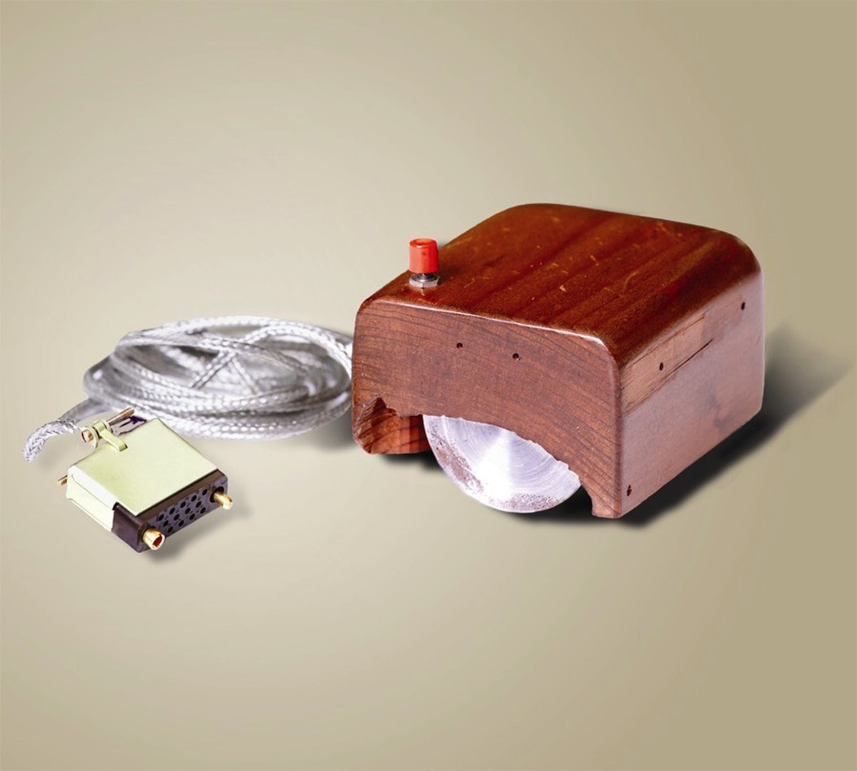 A prototype of the first mouse, from 1968 (Rue des Archives / APIC / Getty Images)