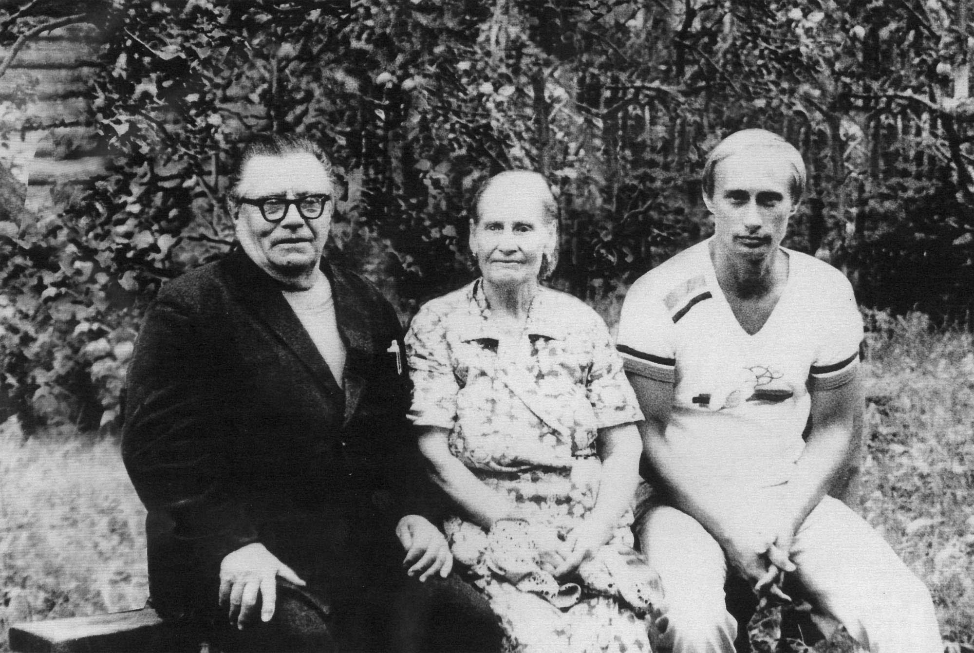 Vladimir Putin with his parents Maria and Vladimir just before his departure to Germany, in 1985.