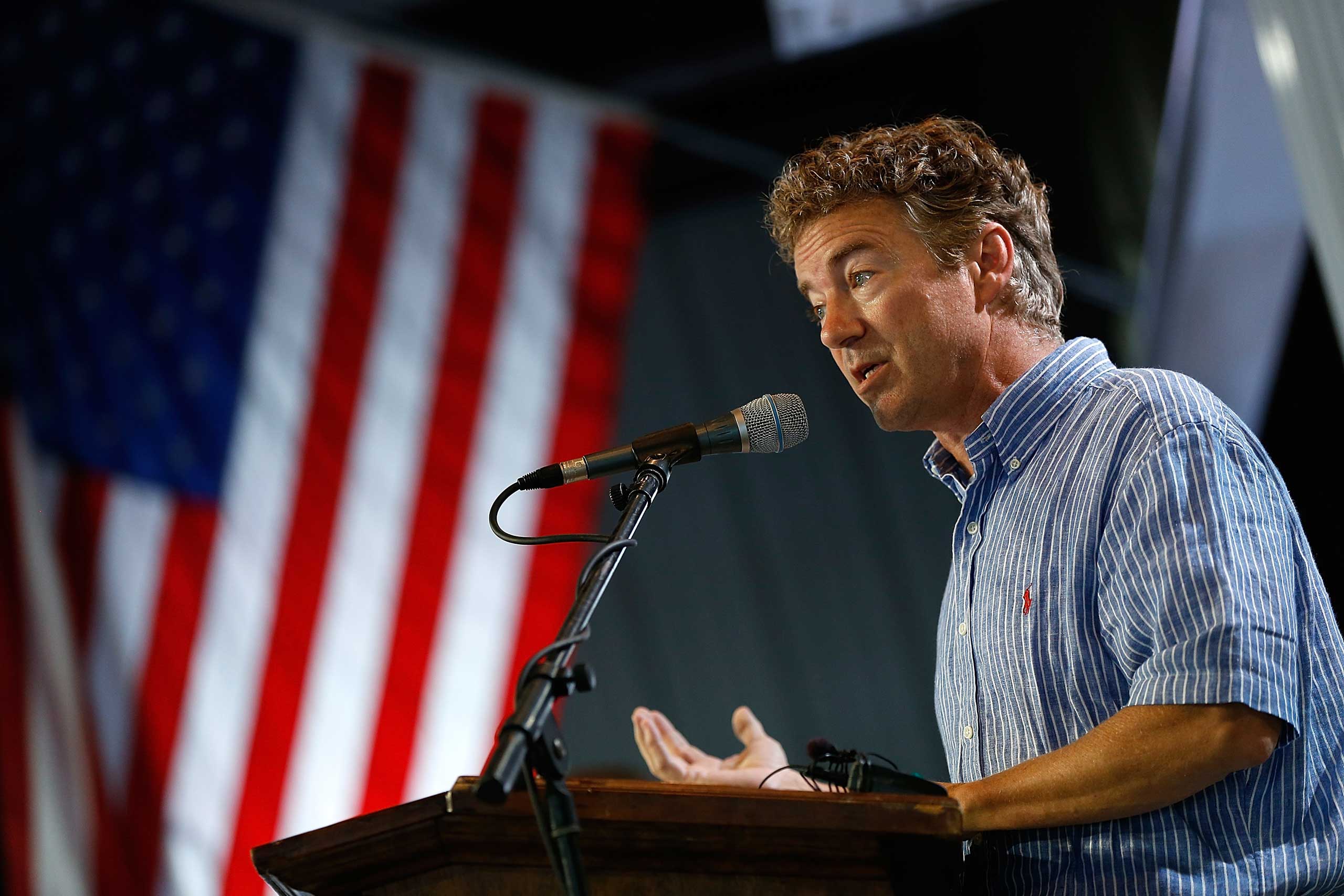 Politicians love to roll up the sleeves on their button-down shirts while out campaigning, but Kentucky Sen. Rand Paul is one of the few to head straight for the short-sleeve shirt when on the stump.