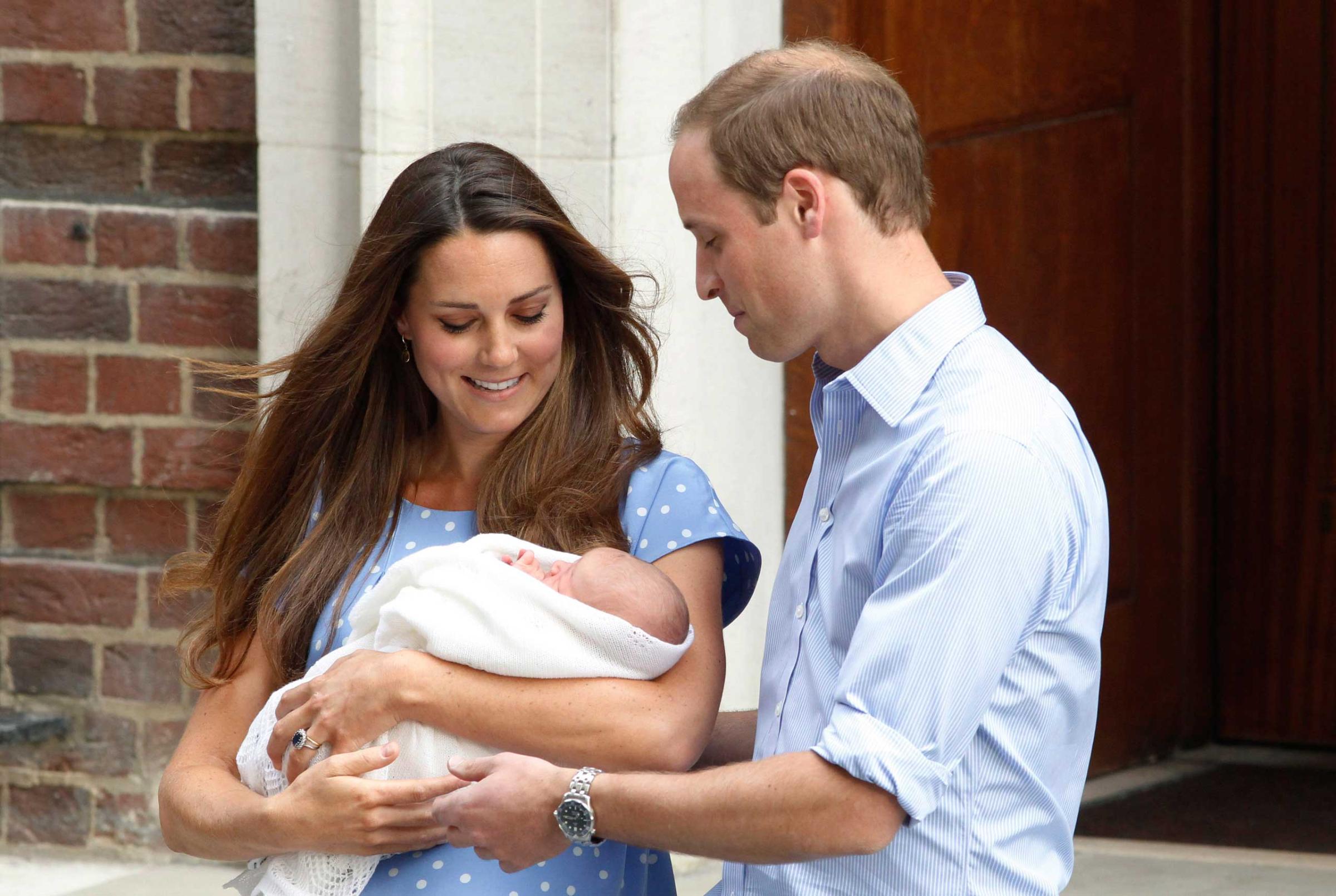 Britain's Prince William, Duke of Cambridge (R) and his wife, Catherine, Duchess of Cambridge (L) depart the Lindo Wing of St. Mary's hospital with their child, in London, Britain, 23 July 2013. The Duchess of Cambridge gave birth to her first child on 22 July 2013. EPA/TAL COHEN