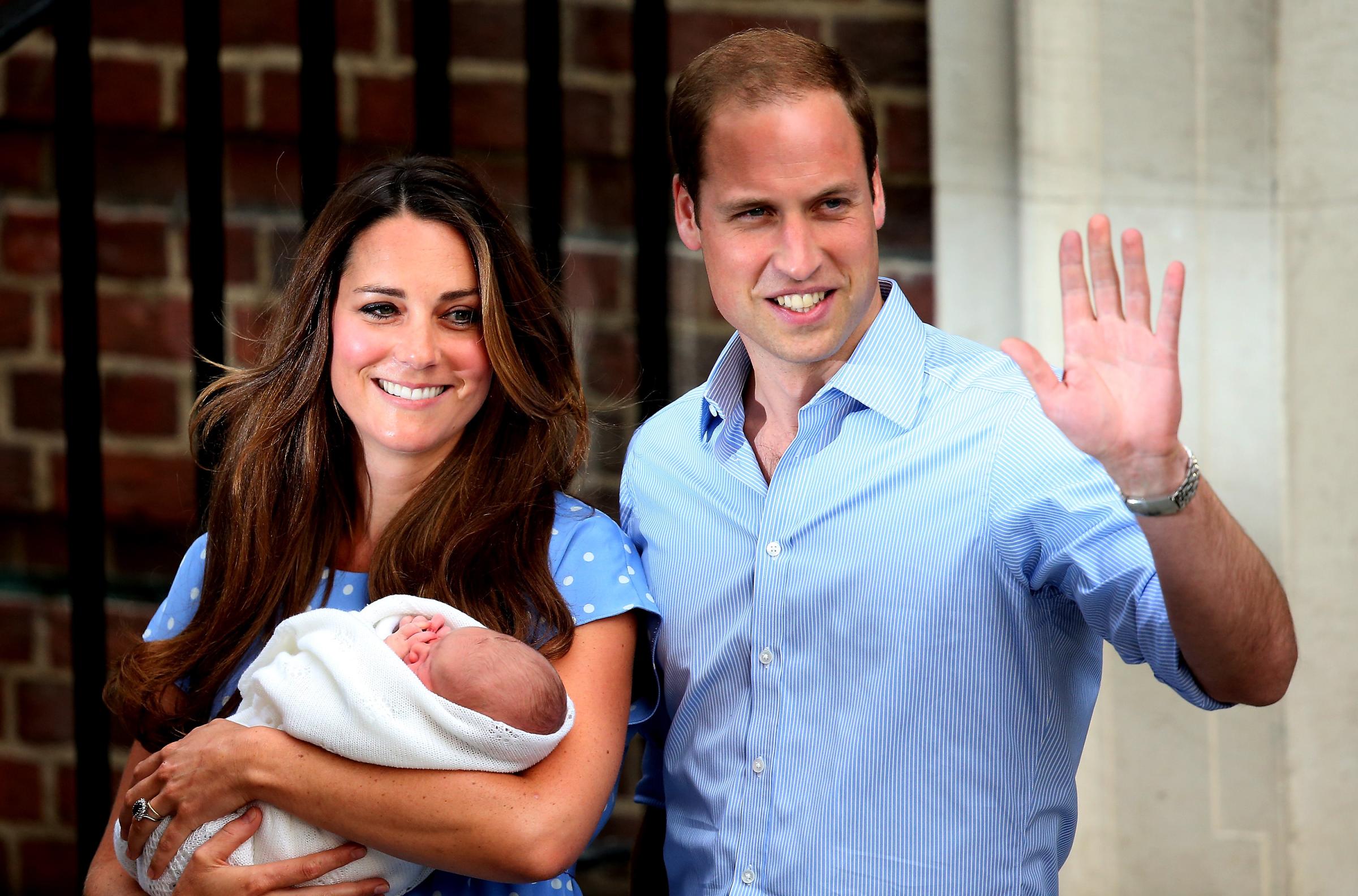 LONDON, ENGLAND - JULY 23: Prince William, Duke of Cambridge and Catherine, Duchess of Cambridge, depart The Lindo Wing with their newborn son at St Mary's Hospital on July 23, 2013 in London, England. The Duchess of Cambridge yesterday gave birth to a boy at 16.24 BST and weighing 8lb 6oz, with Prince William at her side. The baby, as yet unnamed, is third in line to the throne and becomes the Prince of Cambridge. (Photo by Scott Heavey/Getty Images)