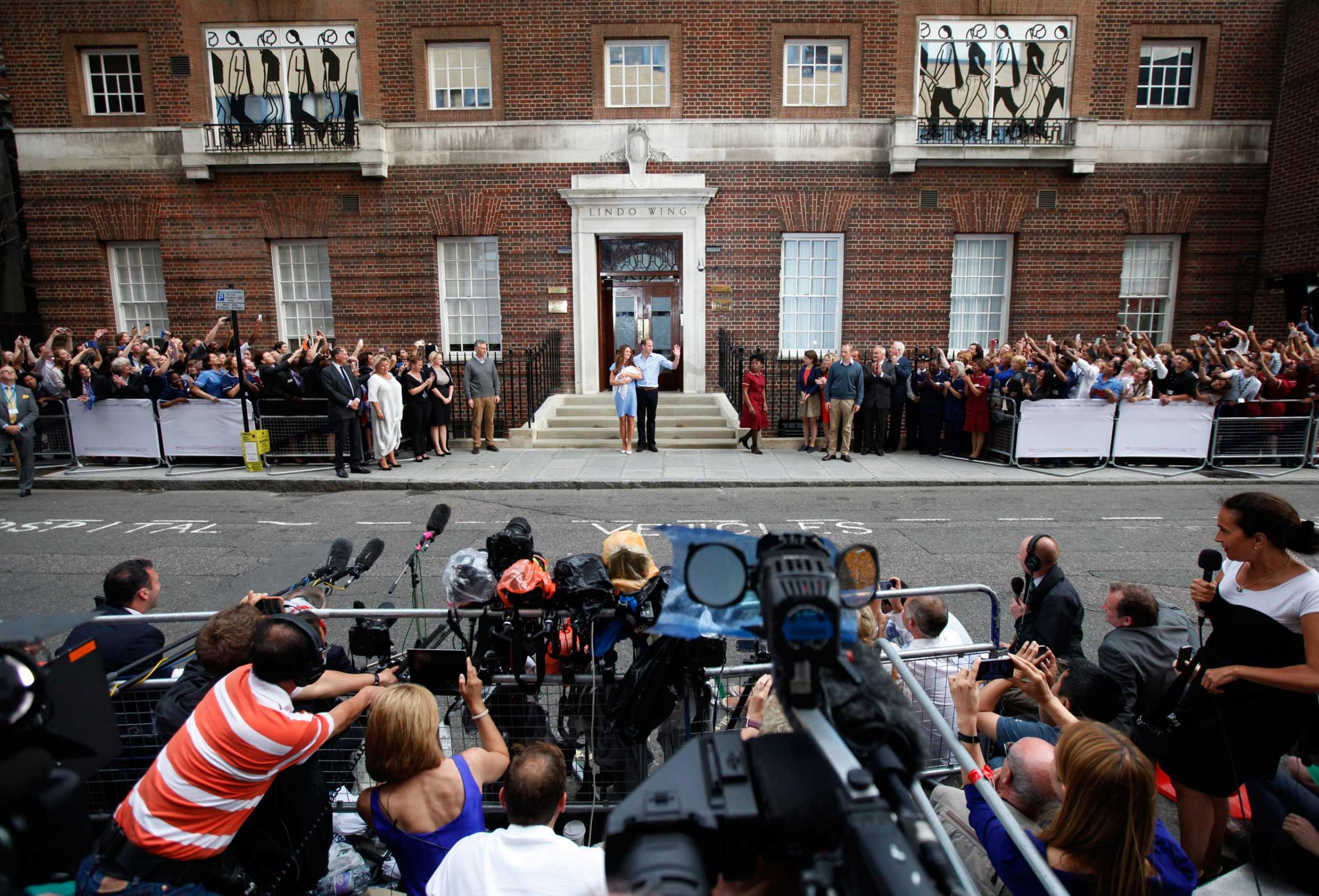 Britain's Prince William and his wife Catherine, Duchess of Cambridge appear with their baby son, outside the Lindo Wing of St Mary's Hospital, in central London July 23, 2013. Kate gave birth to the couple's first child, who is third in line to the British throne, on Monday afternoon, ending weeks of feverish anticipation about the arrival of the royal baby. REUTERS/Suzanne Plunkett (BRITAIN - Tags: ROYALS ENTERTAINMENT HEALTH) - RTX11WH3