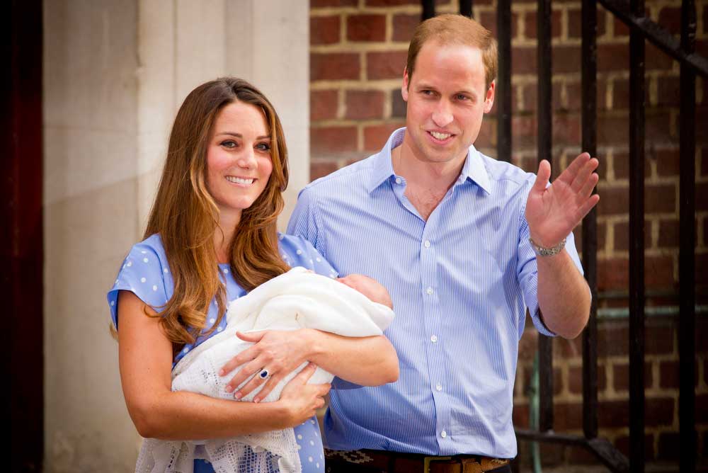 Image #: 23421156 Royal Baby . Catherine, Duchess of Cambridge, Prince William and their newborn son pictured outside the Lindo Wing at St Mary's Hospital, London. URN:17133624 PA PHOTOS /LANDOV