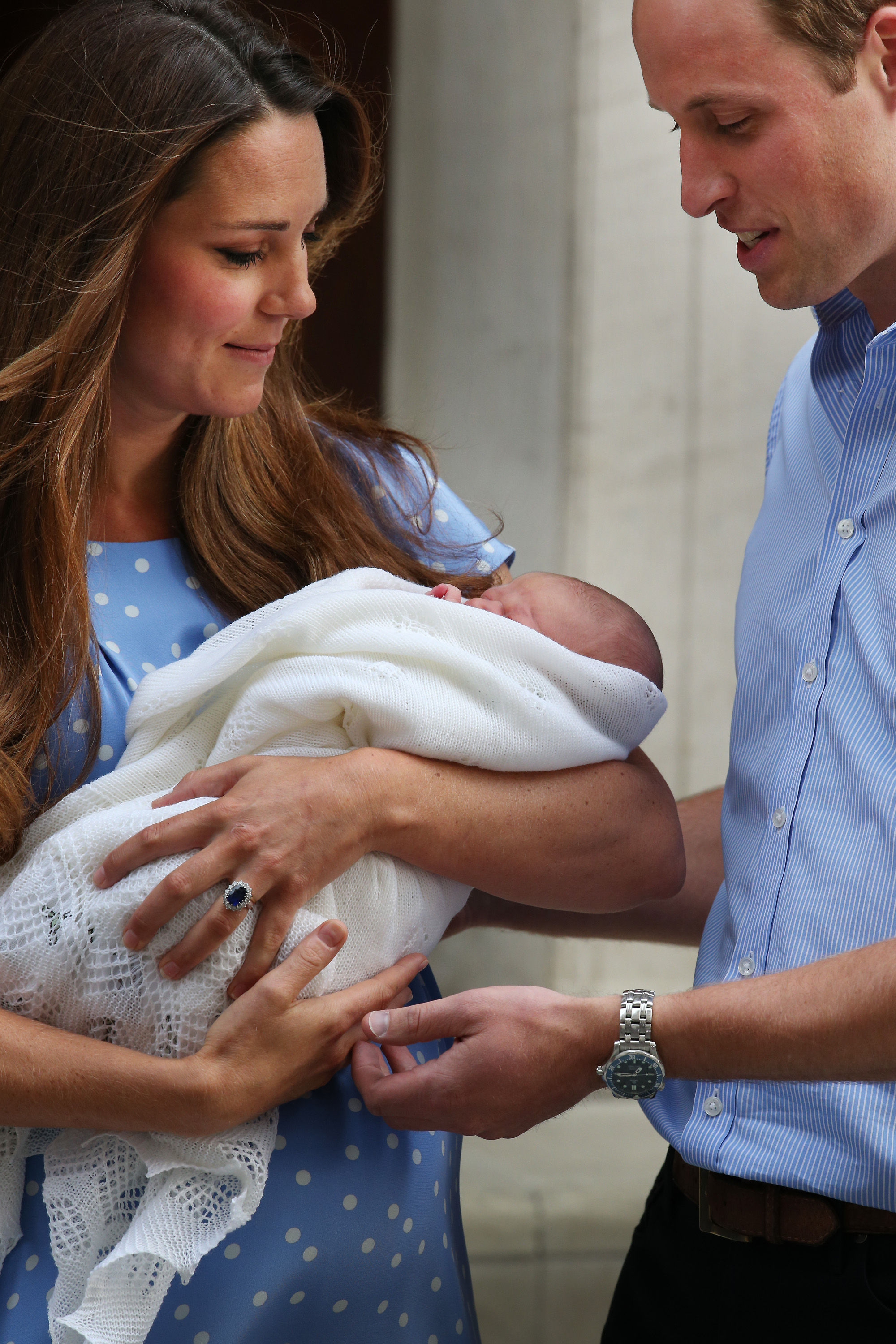 LONDON, ENGLAND - JULY 23: Prince William, Duke of Cambridge and Catherine, Duchess of Cambridge depart The Lindo Wing with their newborn son at St Mary's Hospital on July 23, 2013 in London, England. The Duchess of Cambridge yesterday gave birth to a boy at 16.24 BST and weighing 8lb 6oz, with Prince William at her side. The baby, as yet unnamed, is third in line to the throne and becomes the Prince of Cambridge. (Photo by Peter Macdiarmid/Getty Images)