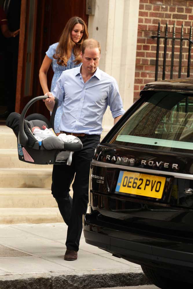 Image #: 23420952 The Duke and Catherine, Duchess of Cambridge leave the Lindo Wing of St Mary's Hospital in London, with their newborn son. PA PHOTOS /LANDOV