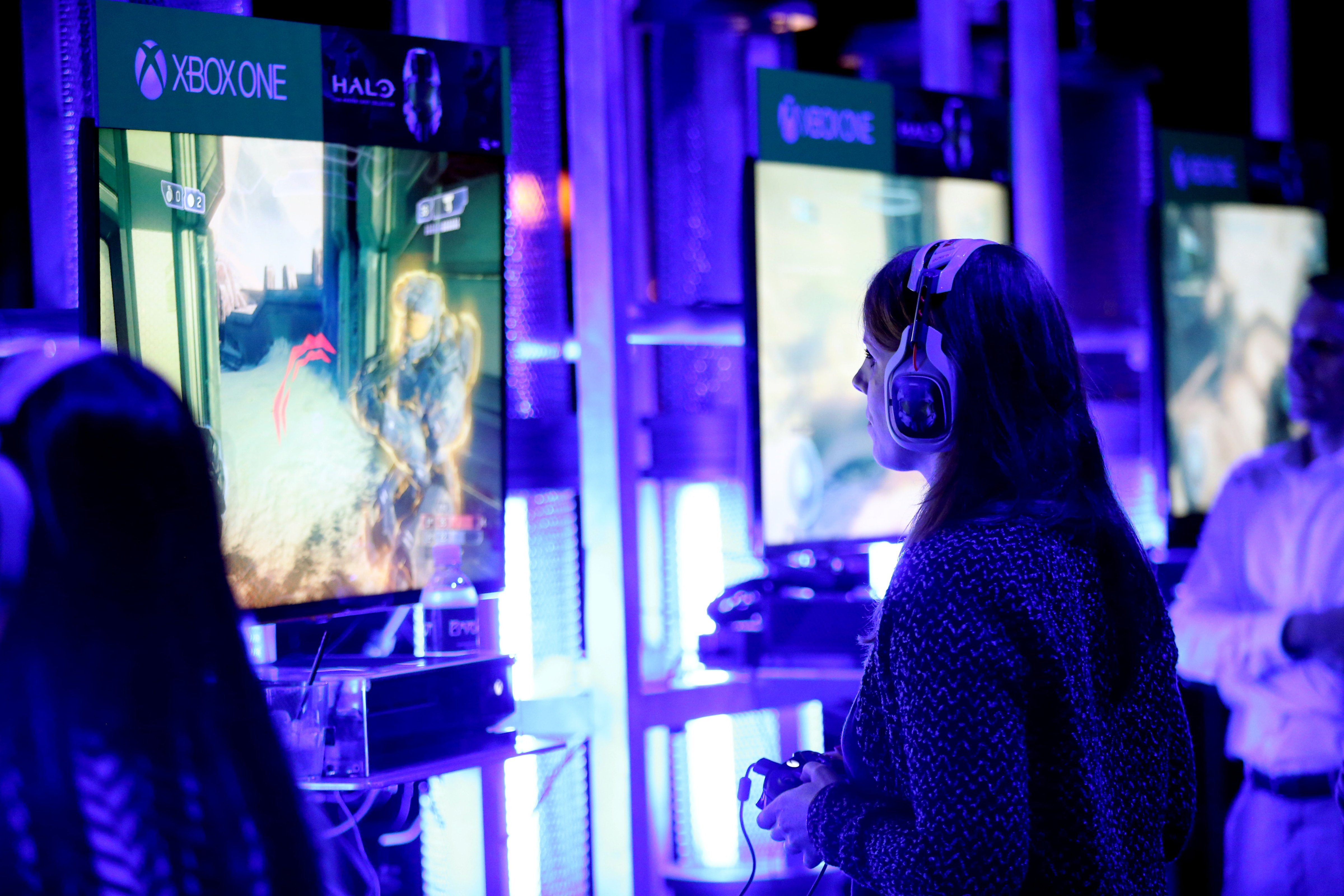 Xbox fans play games from the popular Halo franchise at HaloFest at the Avalon Theatre in Los Angeles on Monday, Nov. 10, 2014 (Matt Sayles—Invision/AP)