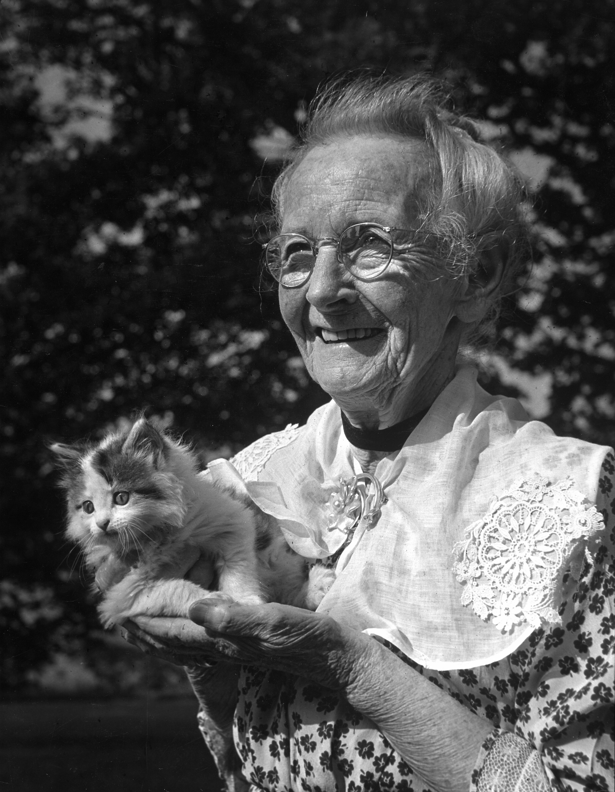 Artist Grandma Moses (born Anna Mary Robertson) and her cat, 1947.