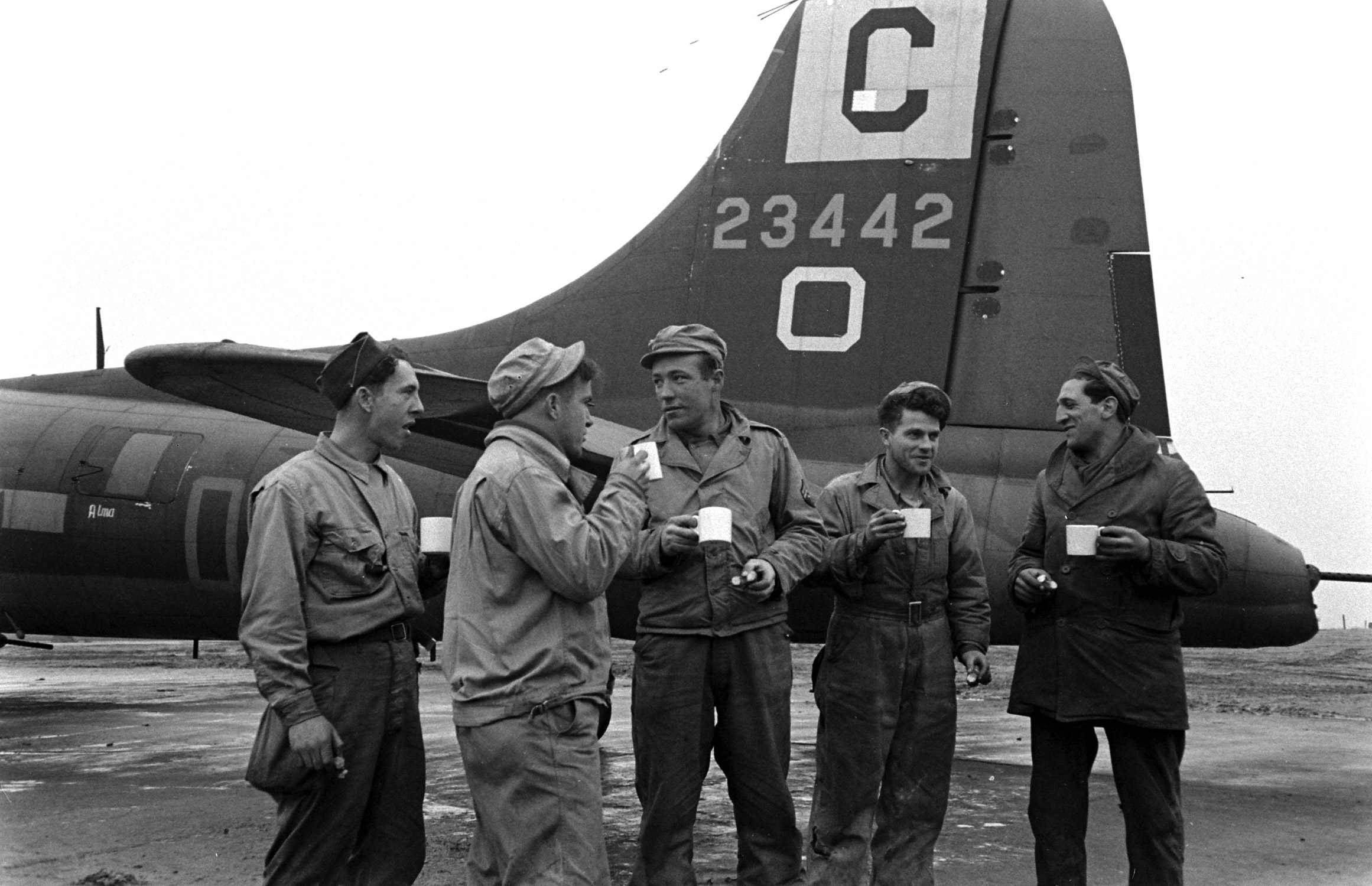 Servicemen enjoying doughnuts and coffee.