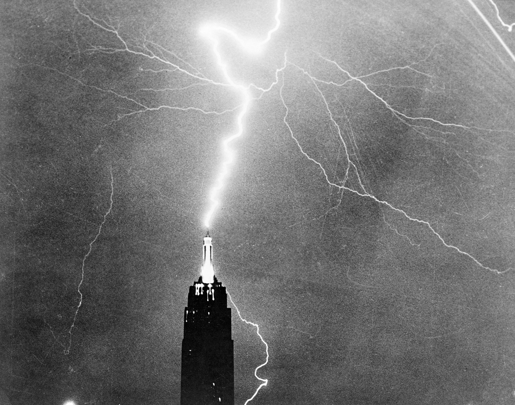 lightning empire state building new york city