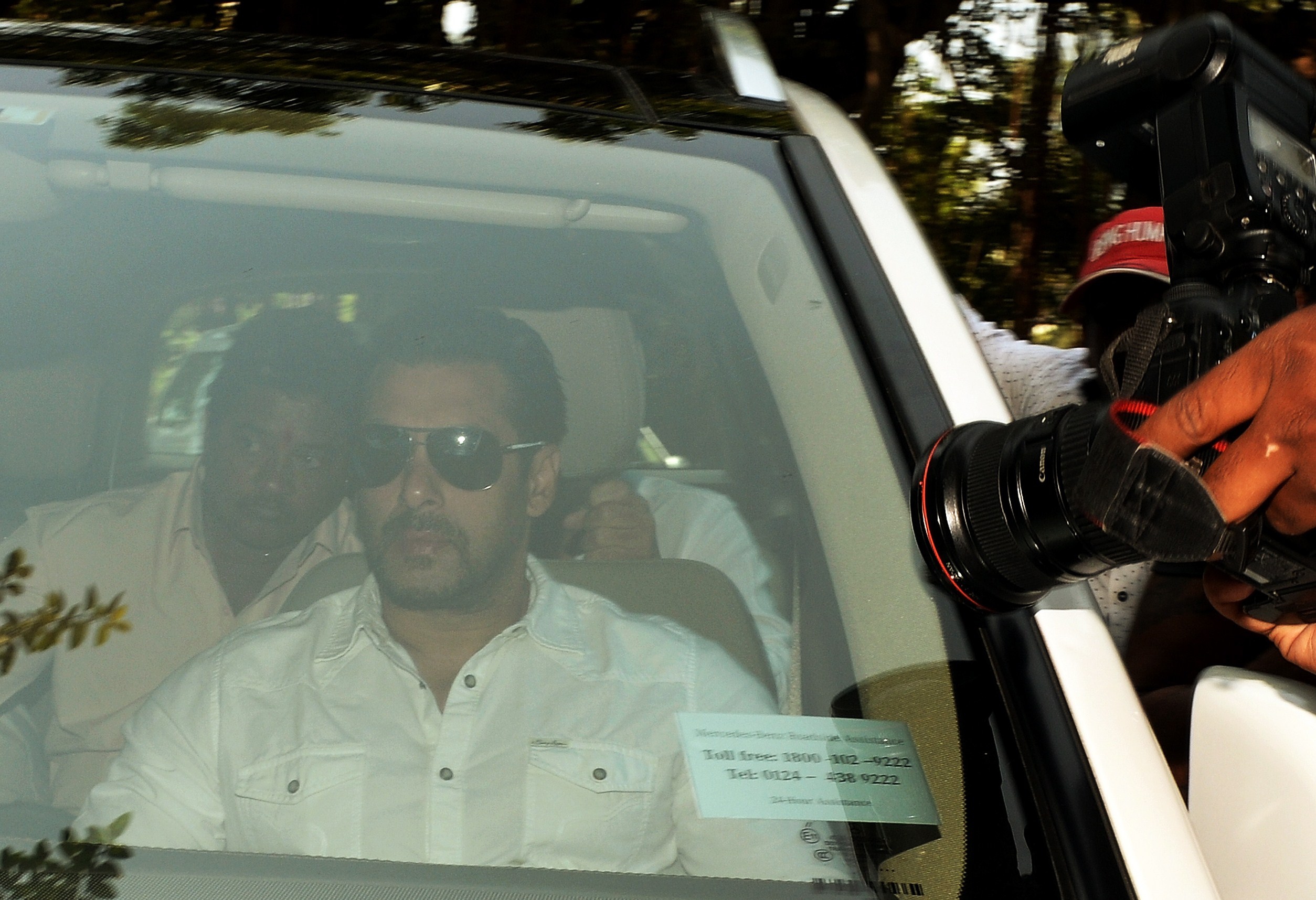 Indian Bollywood film actor Salman Khan (C) arrives in a car to appear at the sessions court in Mumbai on May 6, 2015. (PUNIT PARANJPE—AFP/Getty Images)