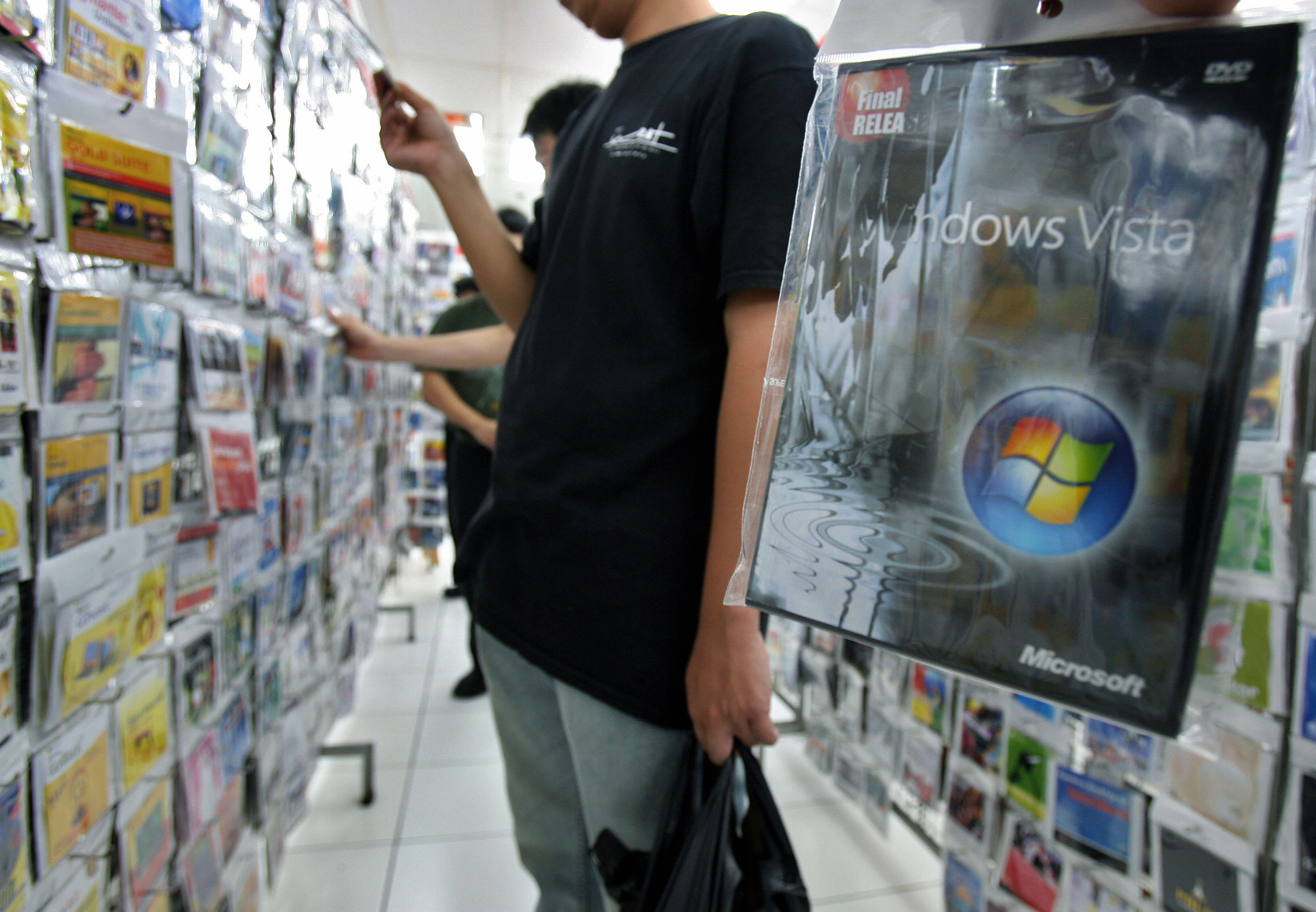 A man buys a pirated copy of Microsoft's operation system Windows Vista from a stall at a shopping mall in Jakarta, 30 January 2007. (Jewel Samad—AFP/Getty Images)