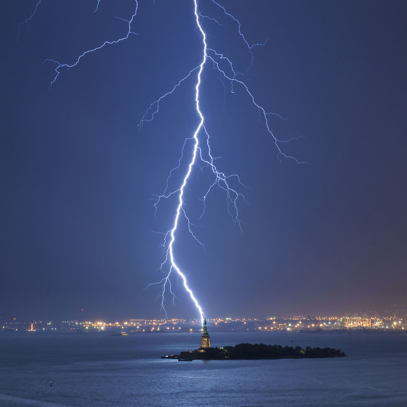 Lightning Statue of Liberty new york