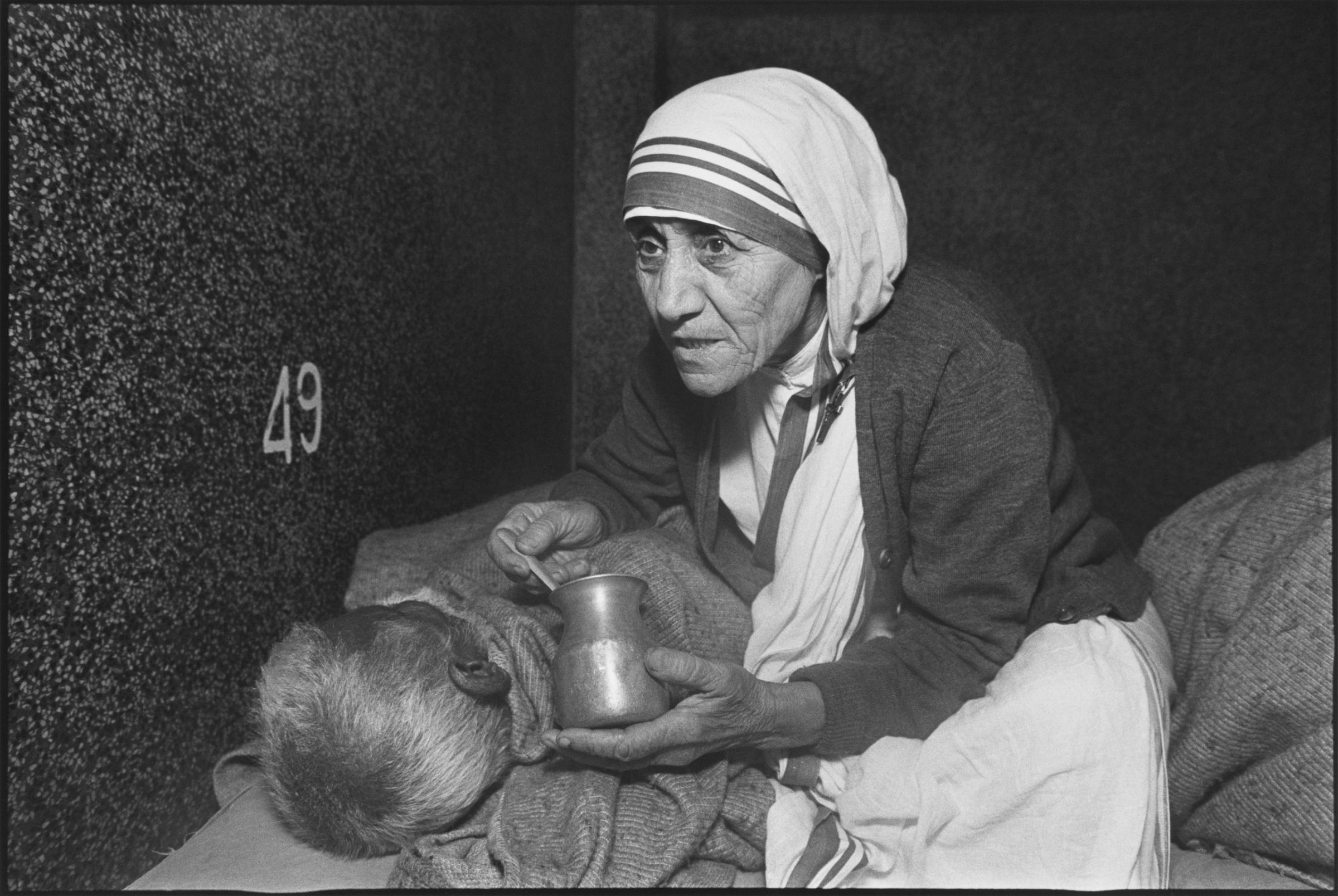 Mother Teresa at the home for the Dying, Mother Teresa's Missions of Charity, Calcutta, India, 1980