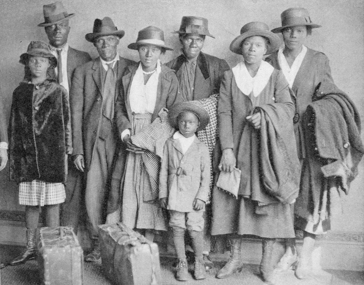 African American men, women, and children who participated in the Great Migration to the north, in Chicago, 1918. (Chicago History Museum / Getty Images)