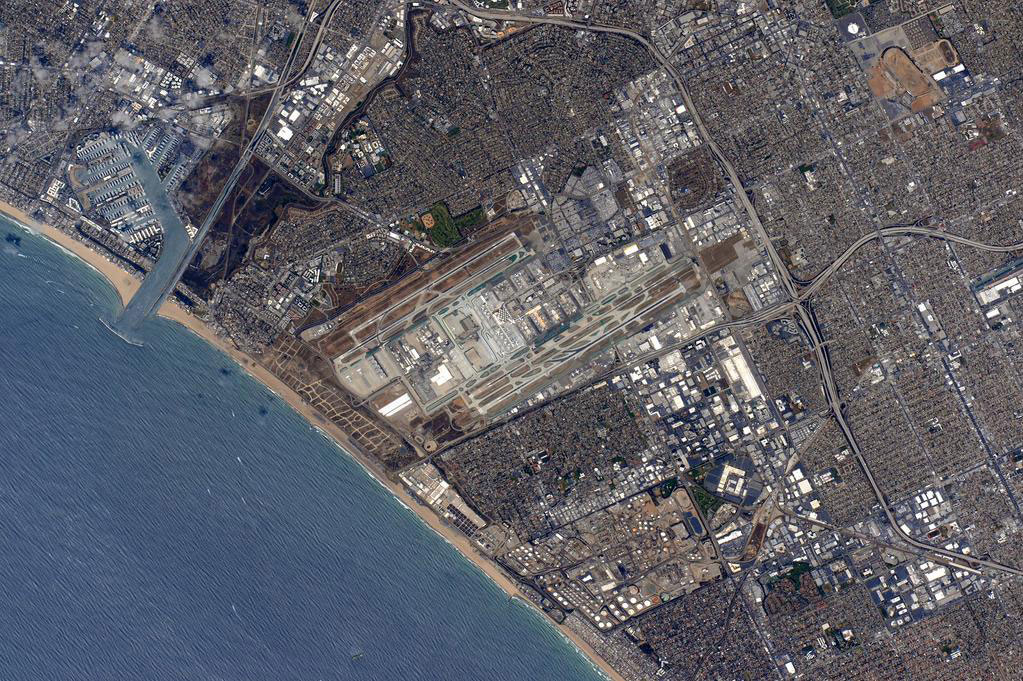 #LAX. Looks like a great day to go fly! #YearInSpace  - via Twitter on June 21, 2015