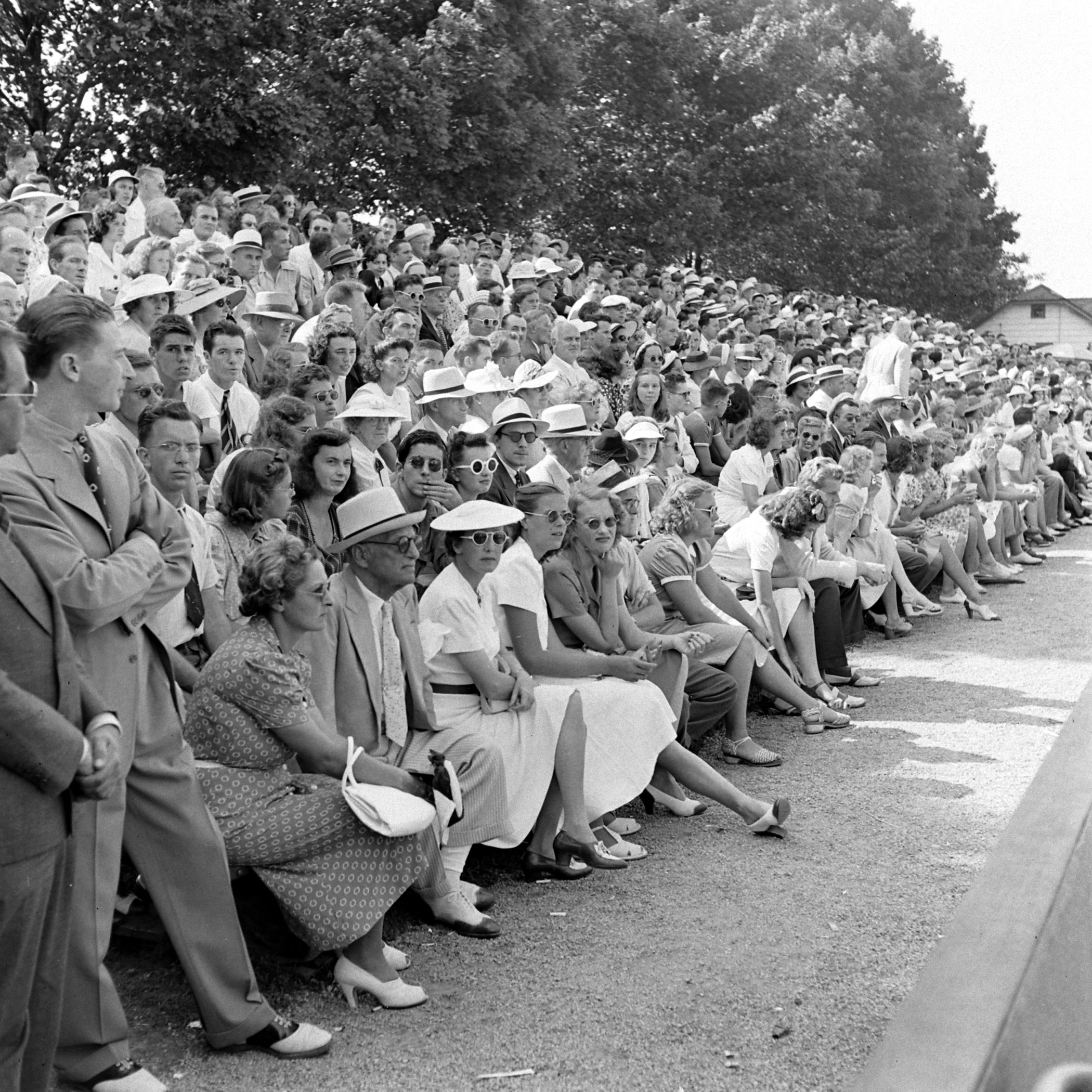 Crowd watching Alice Marble, 1937.
