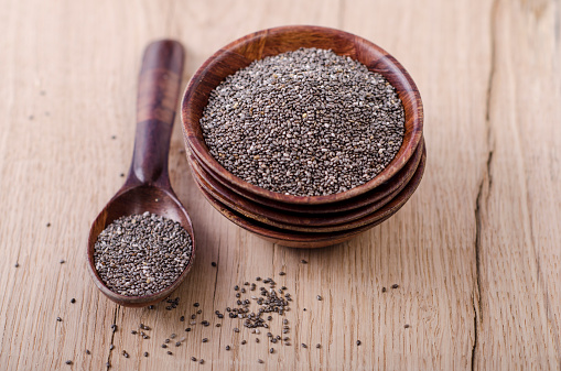 wooden-bowl-chia-seeds