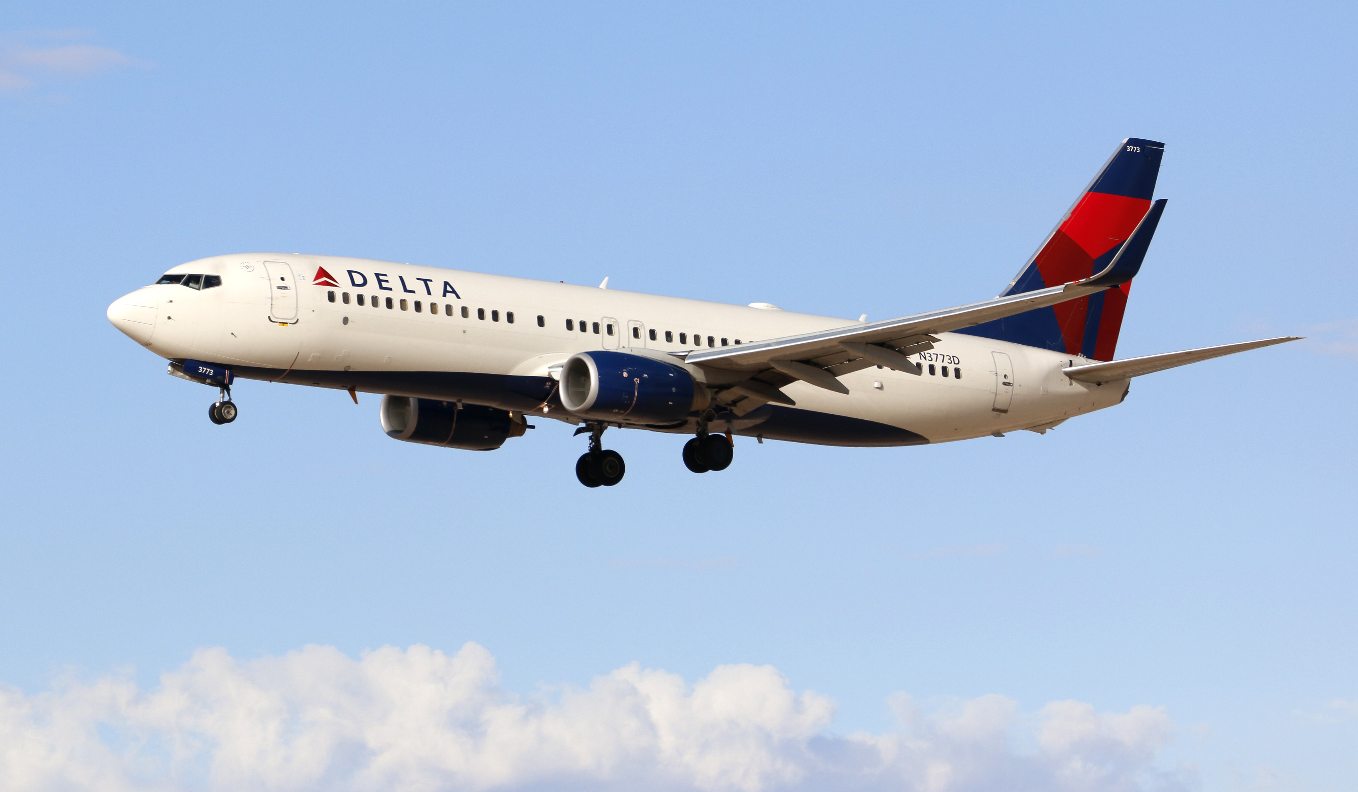 A Delta Air Lines Boeing 737 lands in Las Vegas on March 3, 2015.