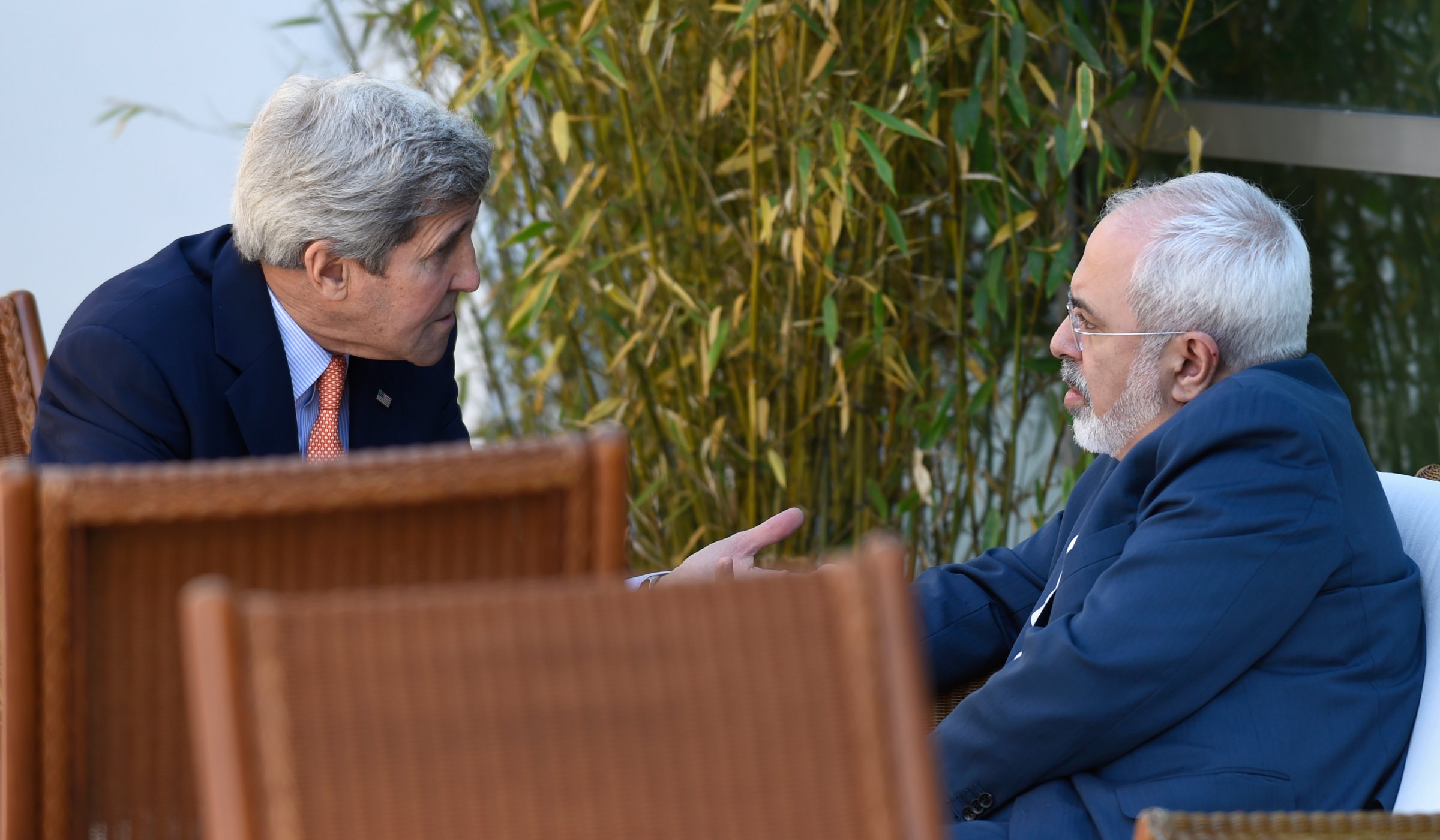U.S. Secretary of State John Kerry (L) talks with Iranian Foreign Minister Mohammad Javad Zarif, in Geneva, Switzerland on May 30, 2015.