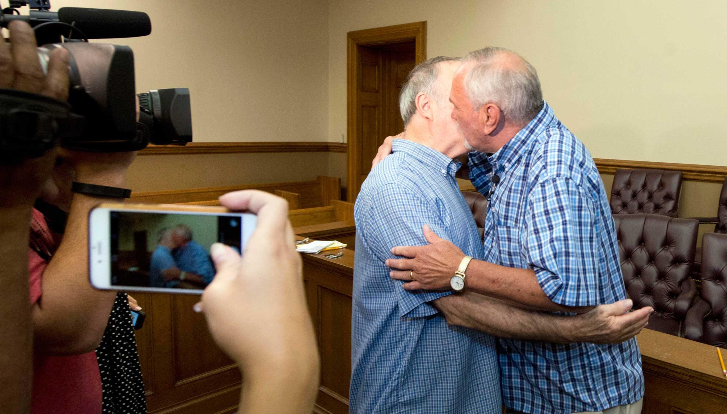 Same Sex Couples Newlyweds Gay Marriage Supreme Court