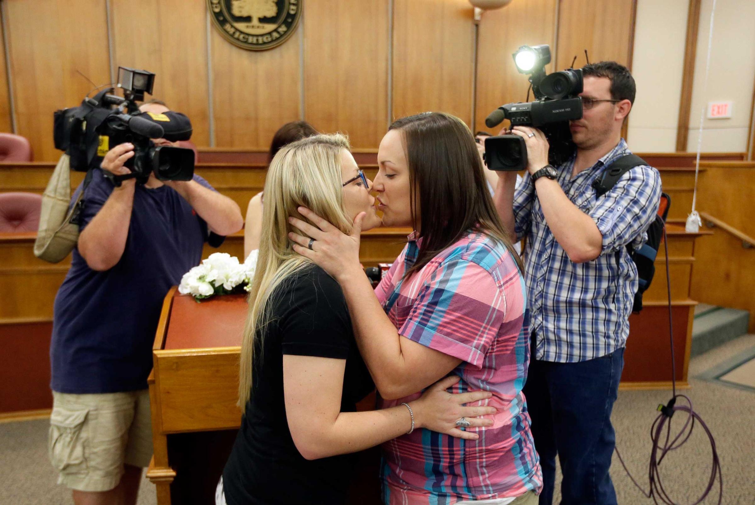 Same Sex Couples Newlyweds Gay Marriage Supreme Court