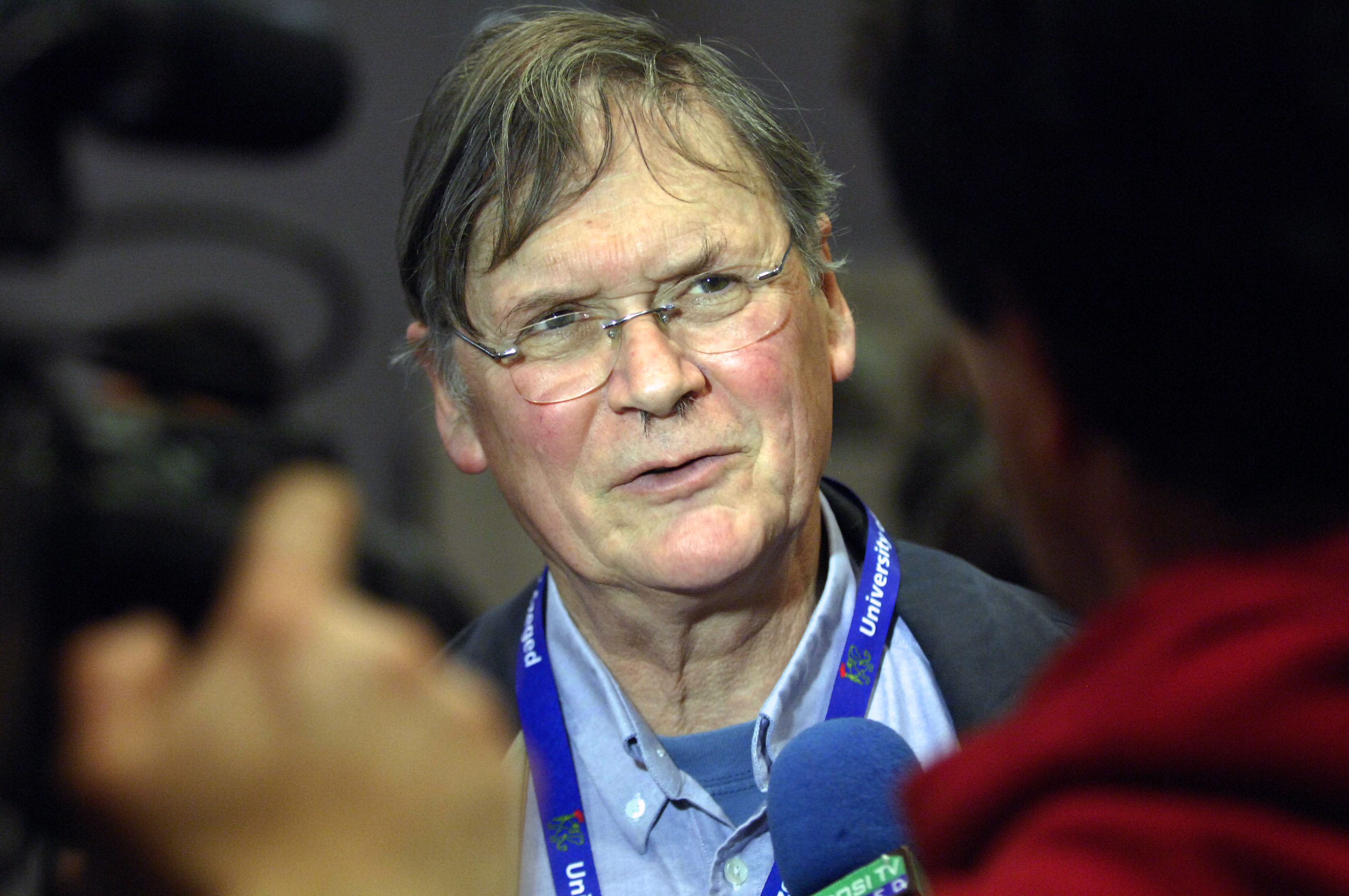 English biochemist, the Nobel-prize winner Sir Richard Timothy 'Tim' Hunt meets with the press at the Jozsef Attila Study and Information Centre of Szeged Sciences University in Szegede on March 22, 2012 (AFP/Getty Images)