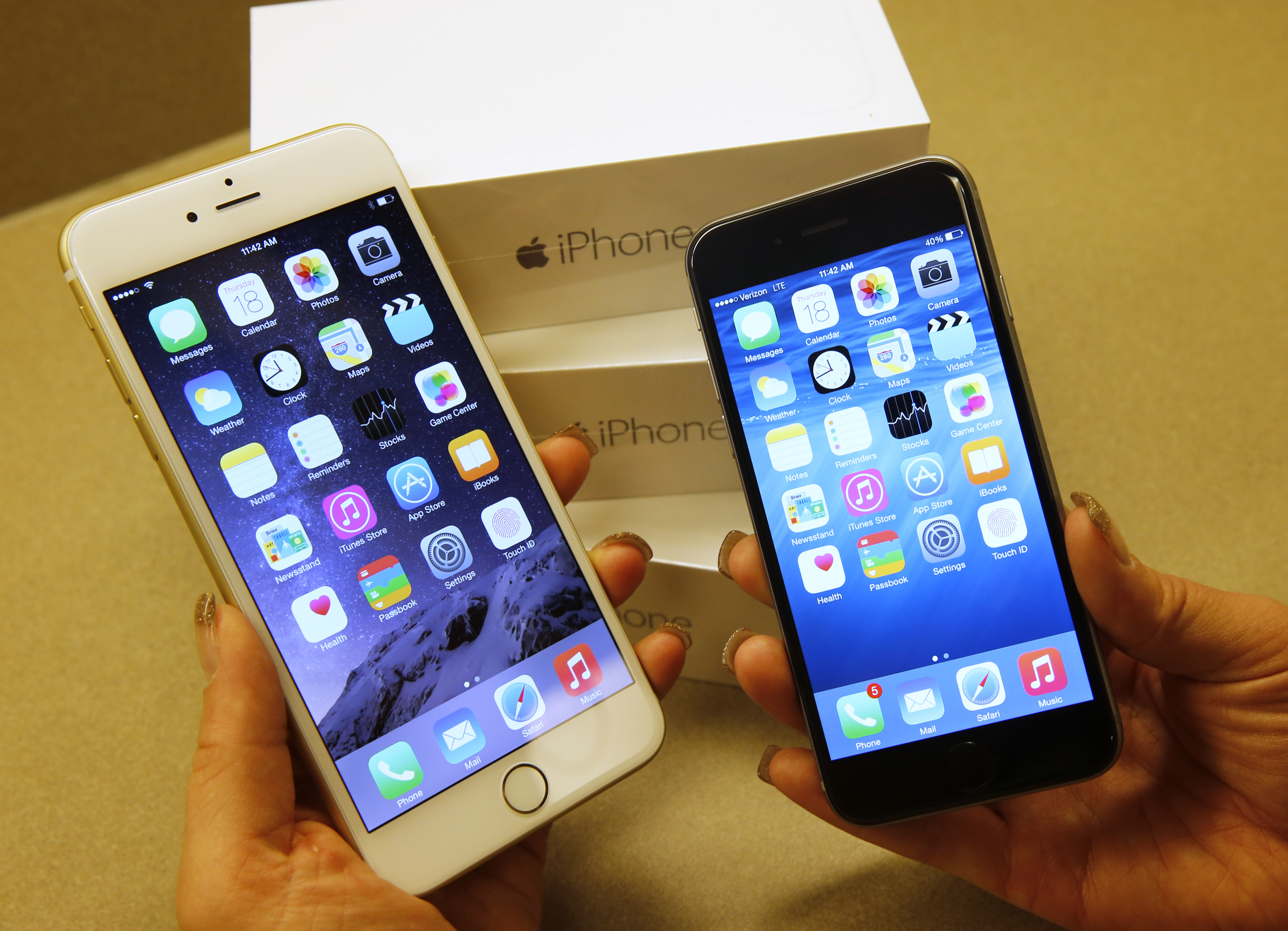 Apple's  iPhone 6 (R) and iPhone 6 Plus (L) phones are shown together at a Verizon store in Orem, Utah on September 18, 2014 in Orem, Utah. (George Frey&mdash;Getty Images)