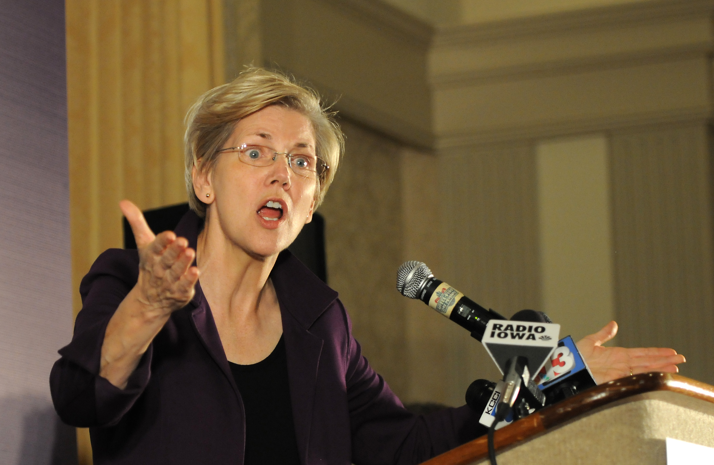 Elizabeth Warren Campaigns With Bruce Braley For His Senate Campaign Bid