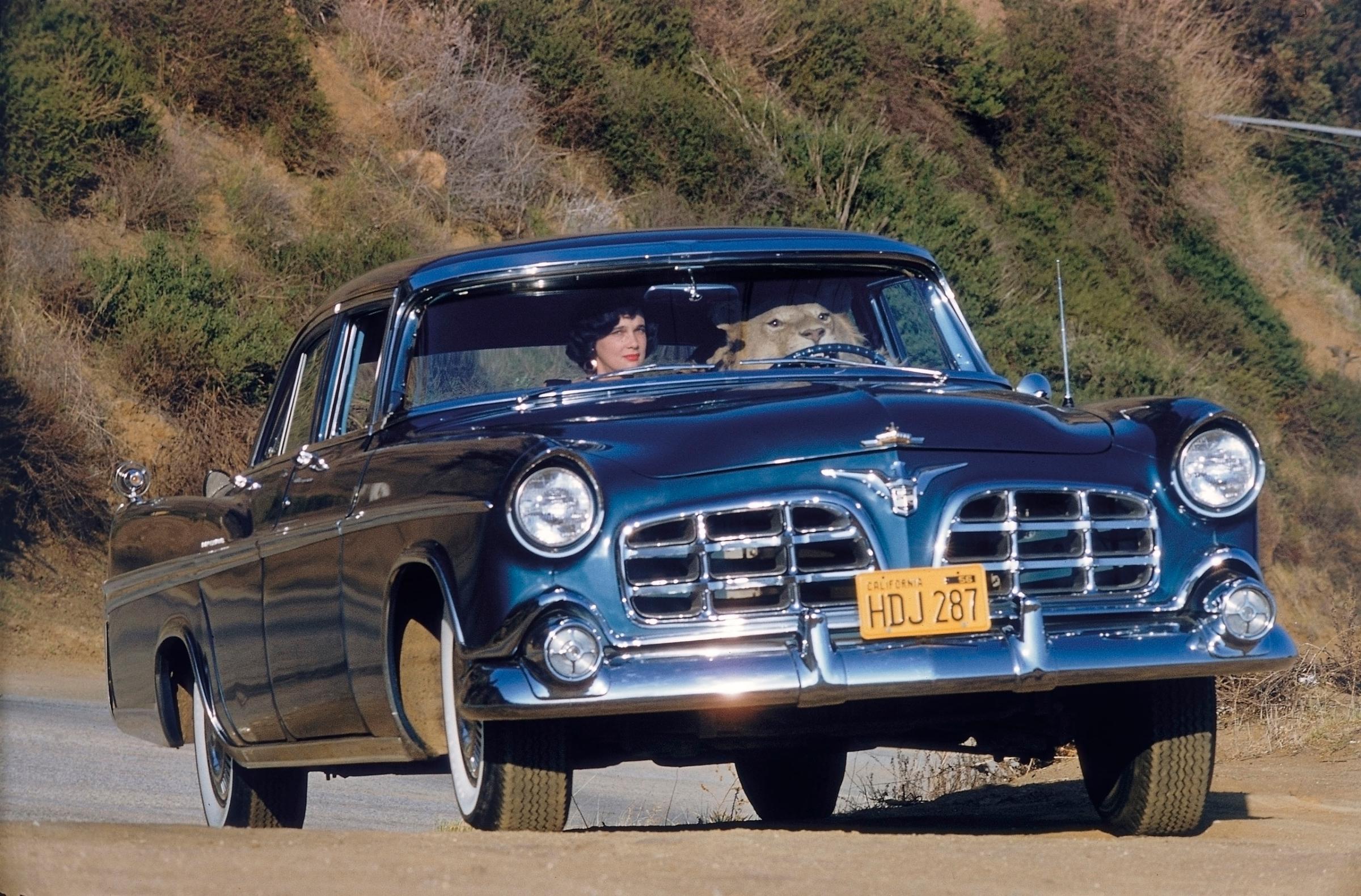 Elliott-Erwitt-Lion-in-Car- 1956-Both-Sides-of-Sunset-LA
