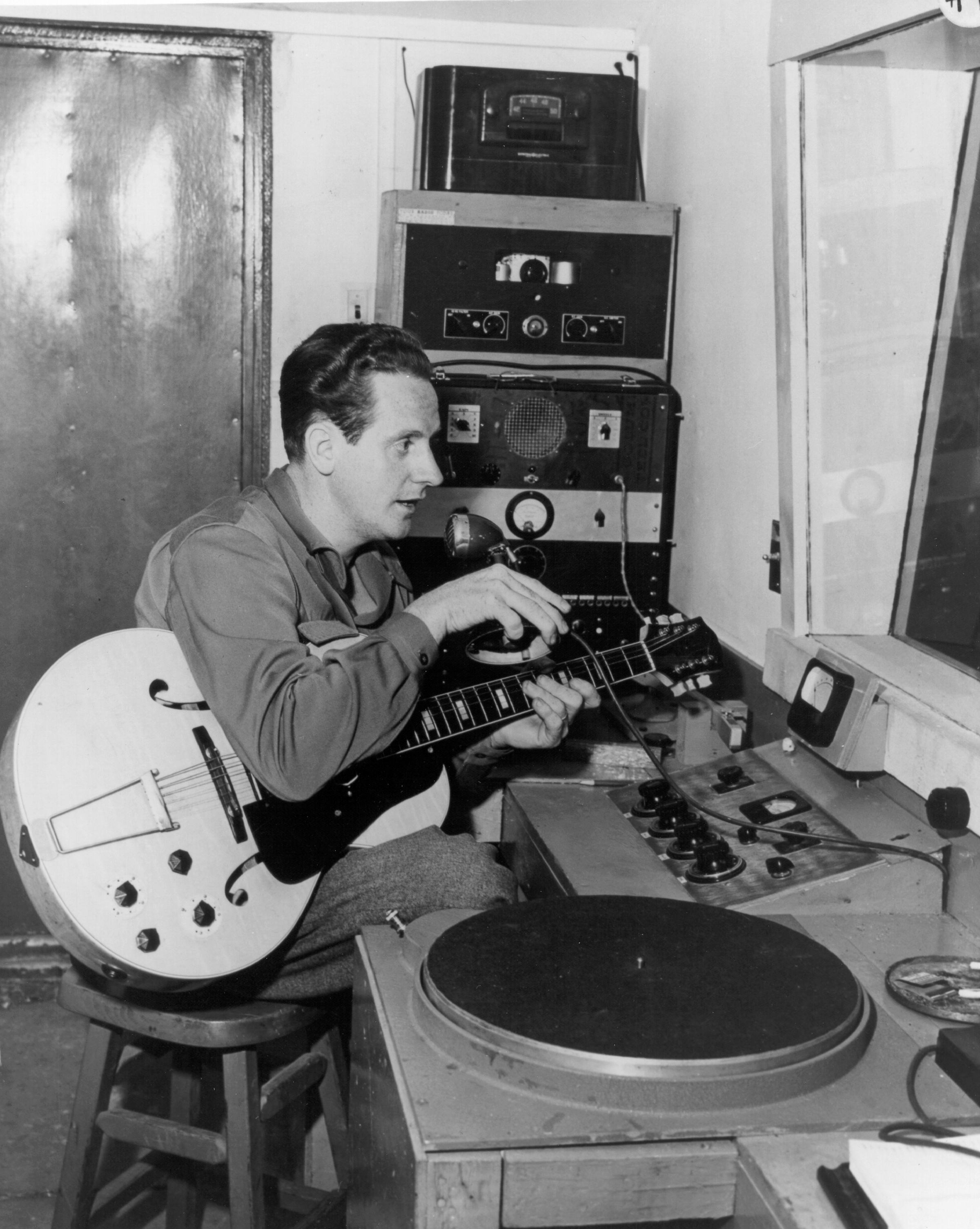 Les Paul Working In His Studio