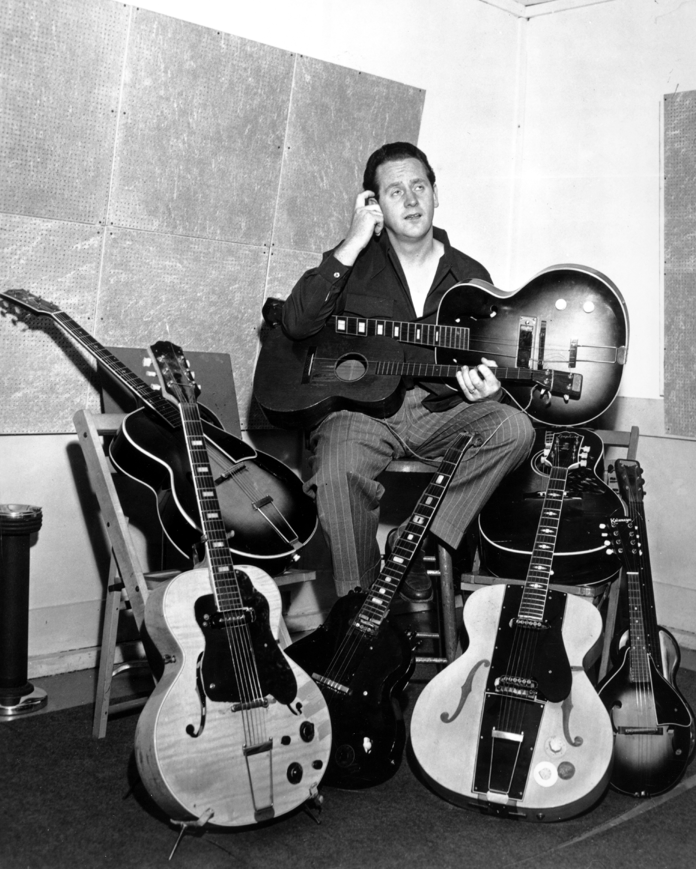 Les Paul Portrait With Early Guitars