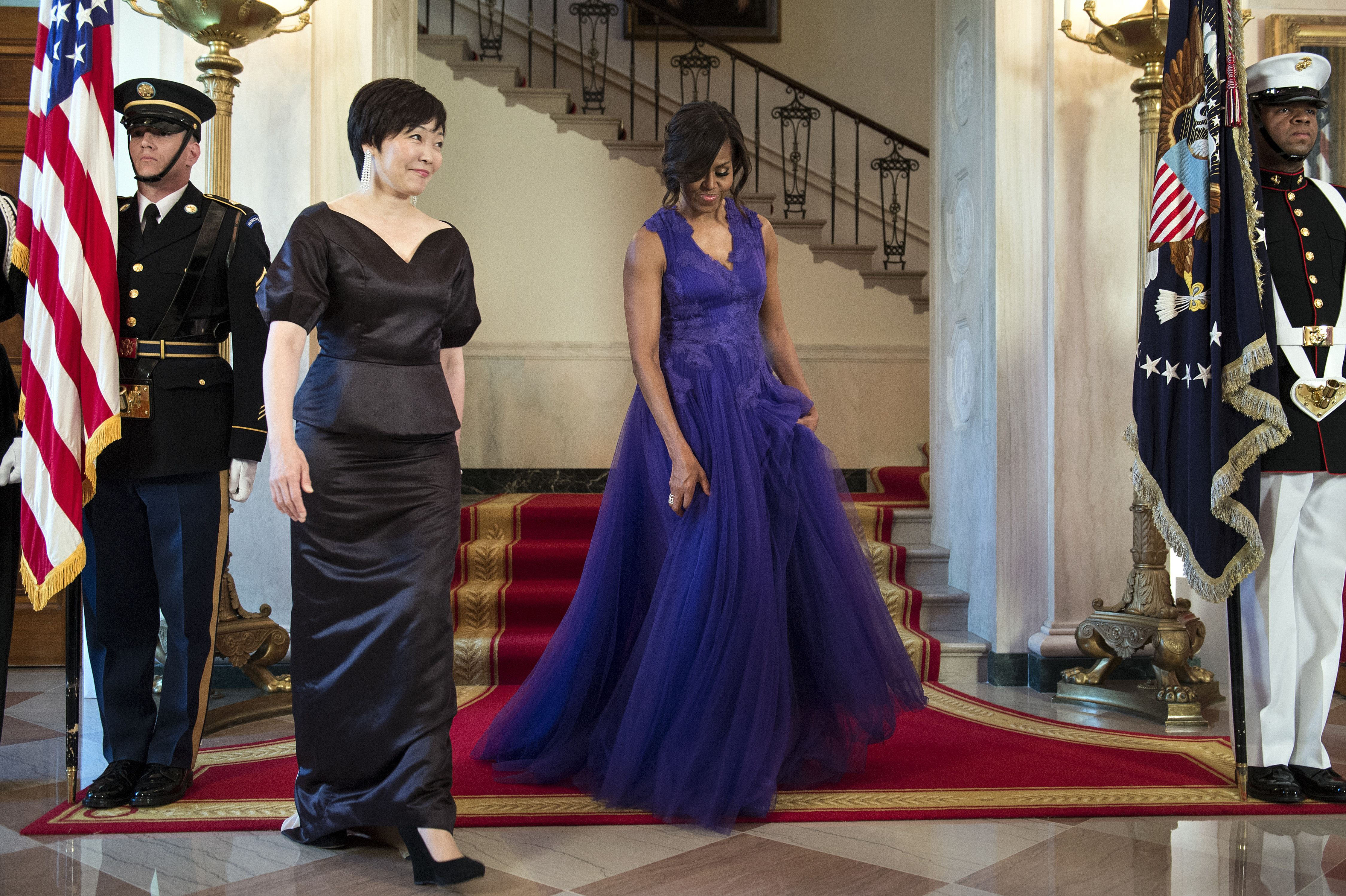 Akie Abe and First Lady Michelle Obama walk to a state dinner at the White House in Washington on April 28, 2015.
