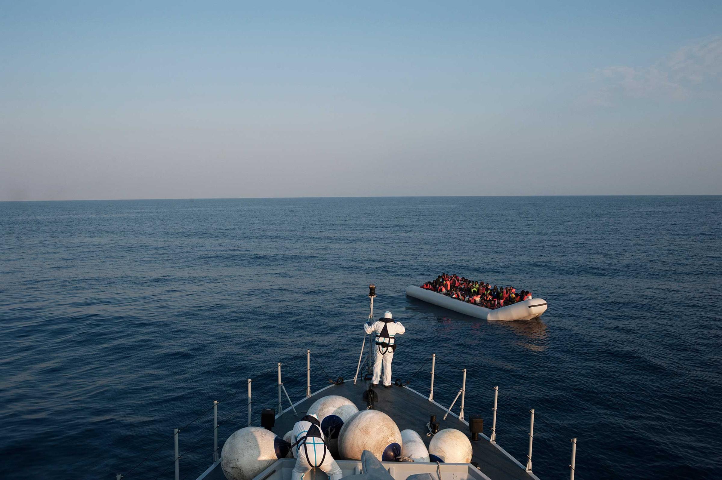 migrants rescue mediterranean italy
