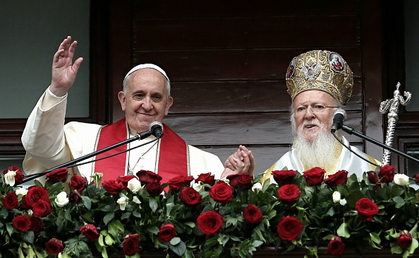 Pope Francis (L) and Ecumenical Patriarch Bartholomew I of Constantinople speak to the faithful after the Divine Liturgy at the Ecumenical Patriarchate on November 30, 2014 in in Istanbul.