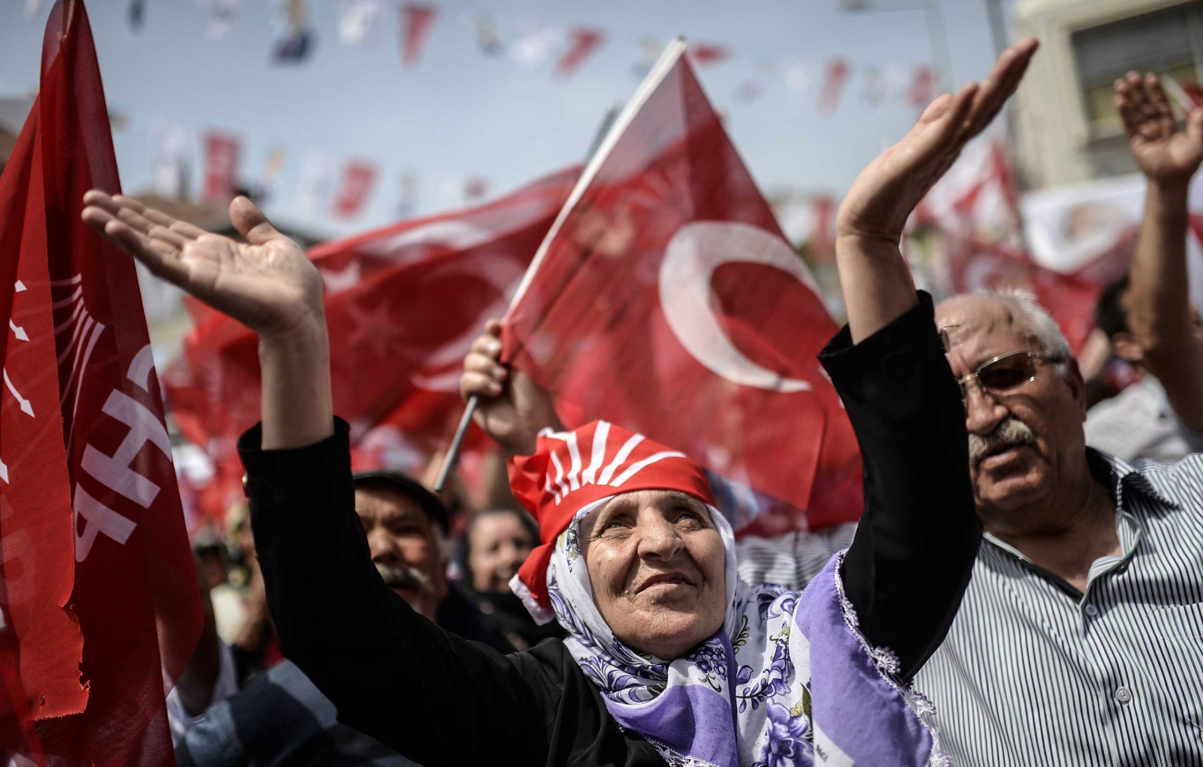 Supporters of Turkey's main opposition party, the Republican People’s Party (CHP) cheer their leader during an election rally ahead of the legislative election in Istanbul on May 24, 2015.