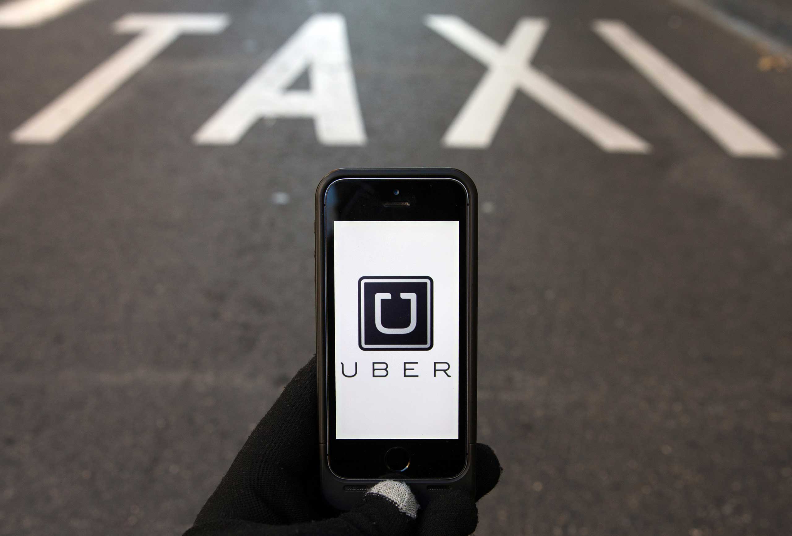 The Uber ride sharing app is used in Madrid on Dec. 10, 2014. (Sergio Perez—Reuters)